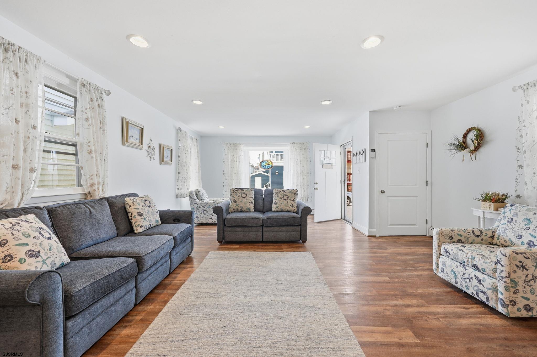 207 N Harvard Avenue - Picture 2