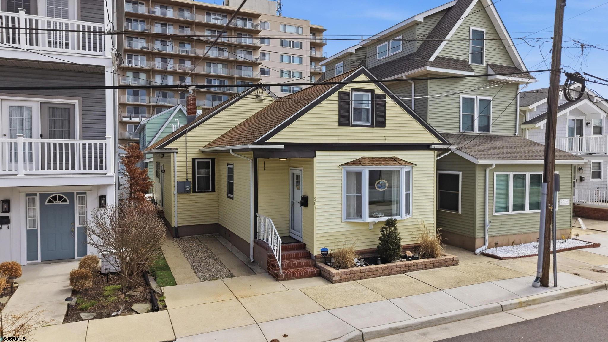 207 N Harvard Avenue