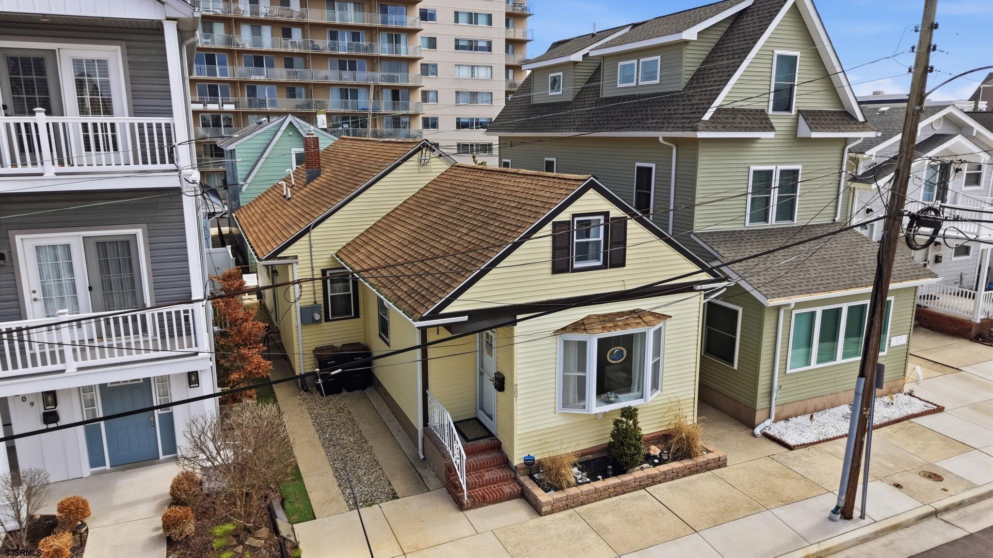 207 N Harvard Avenue