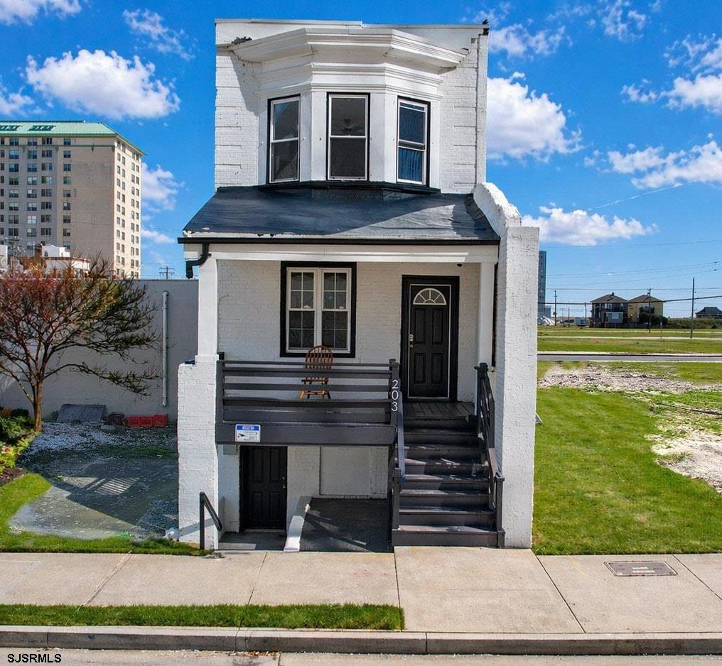 203 S Metropolitan Avenue - Picture 1