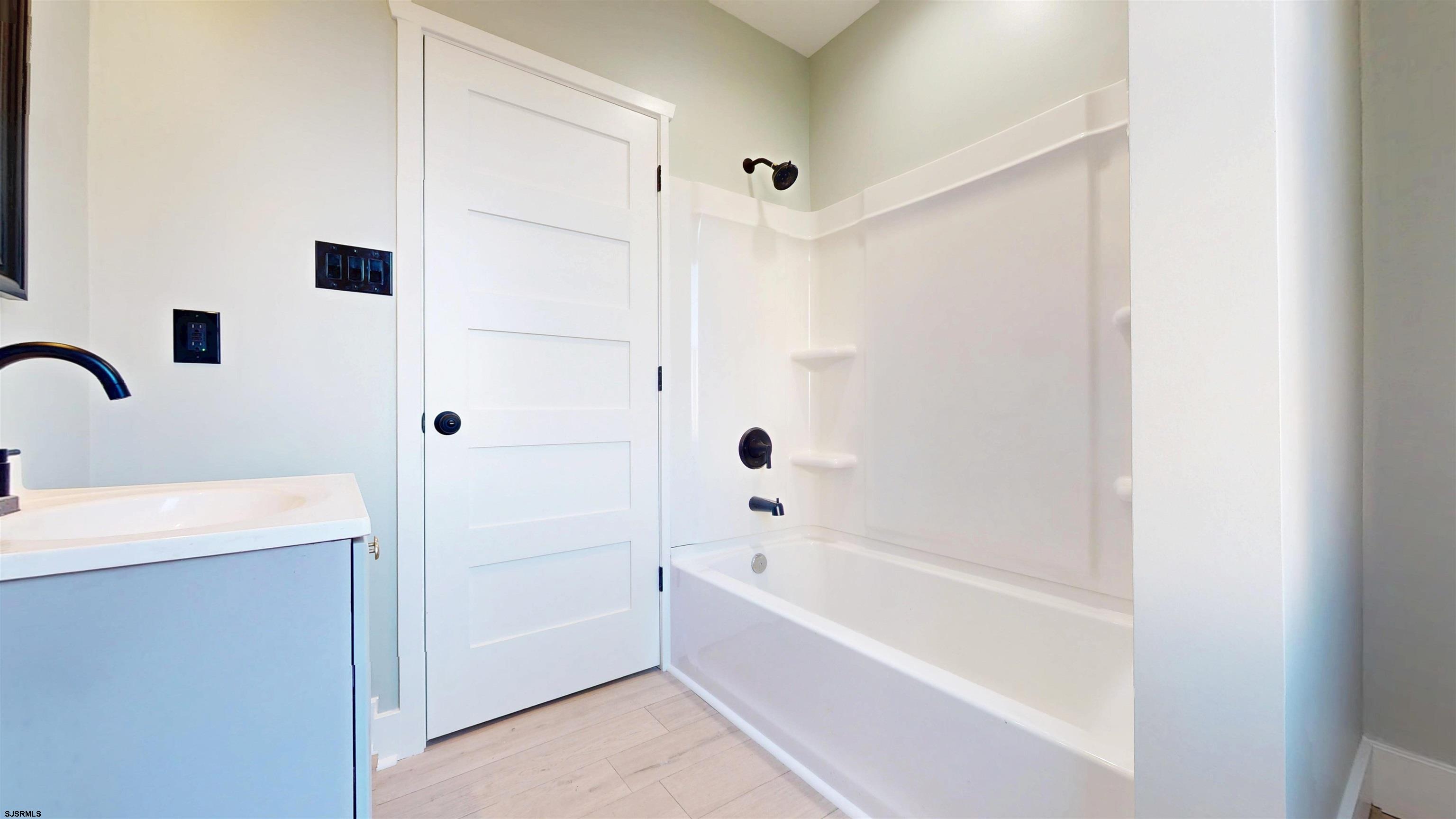 203 S Metropolitan Avenue