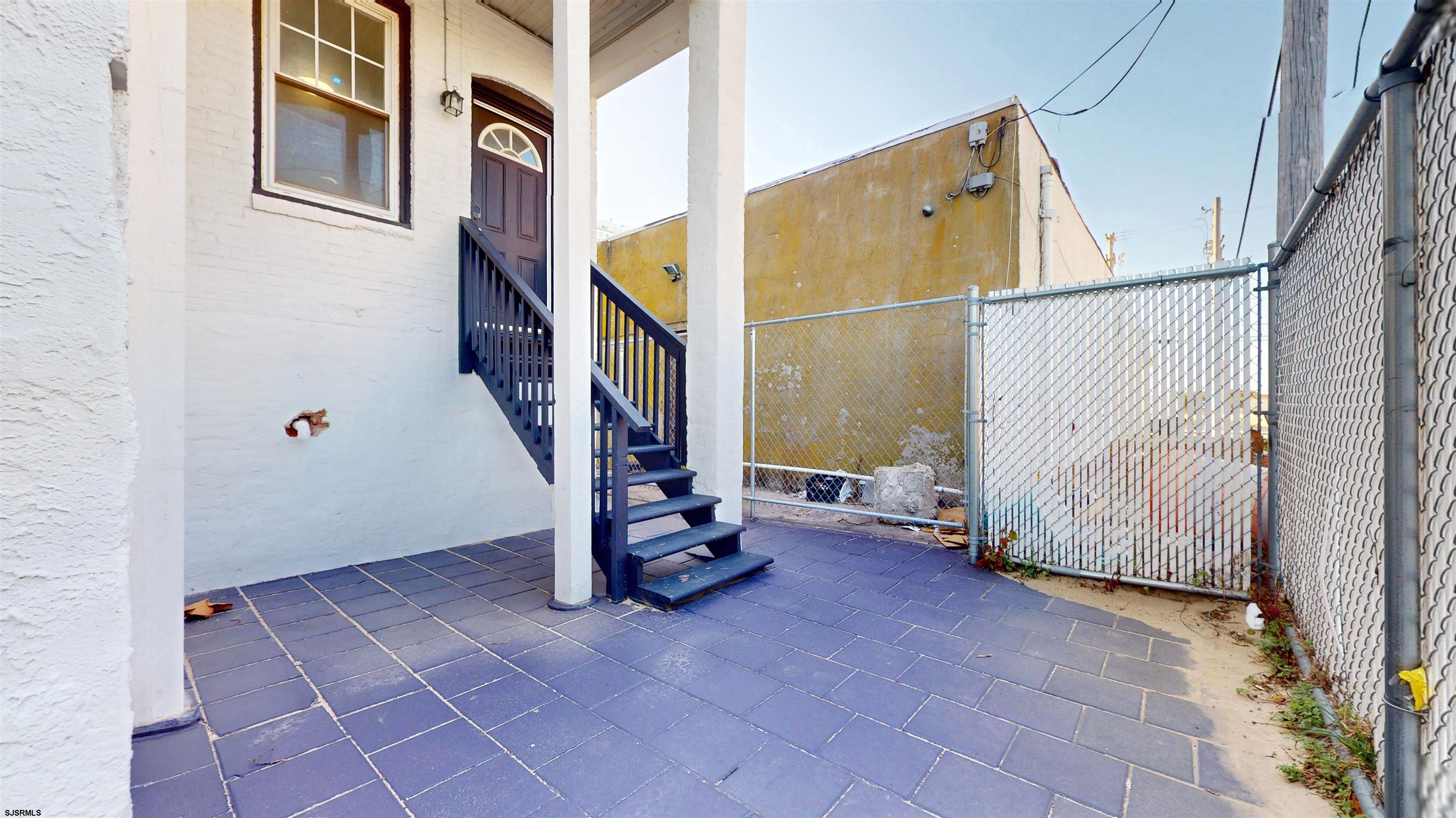 203 S Metropolitan Avenue