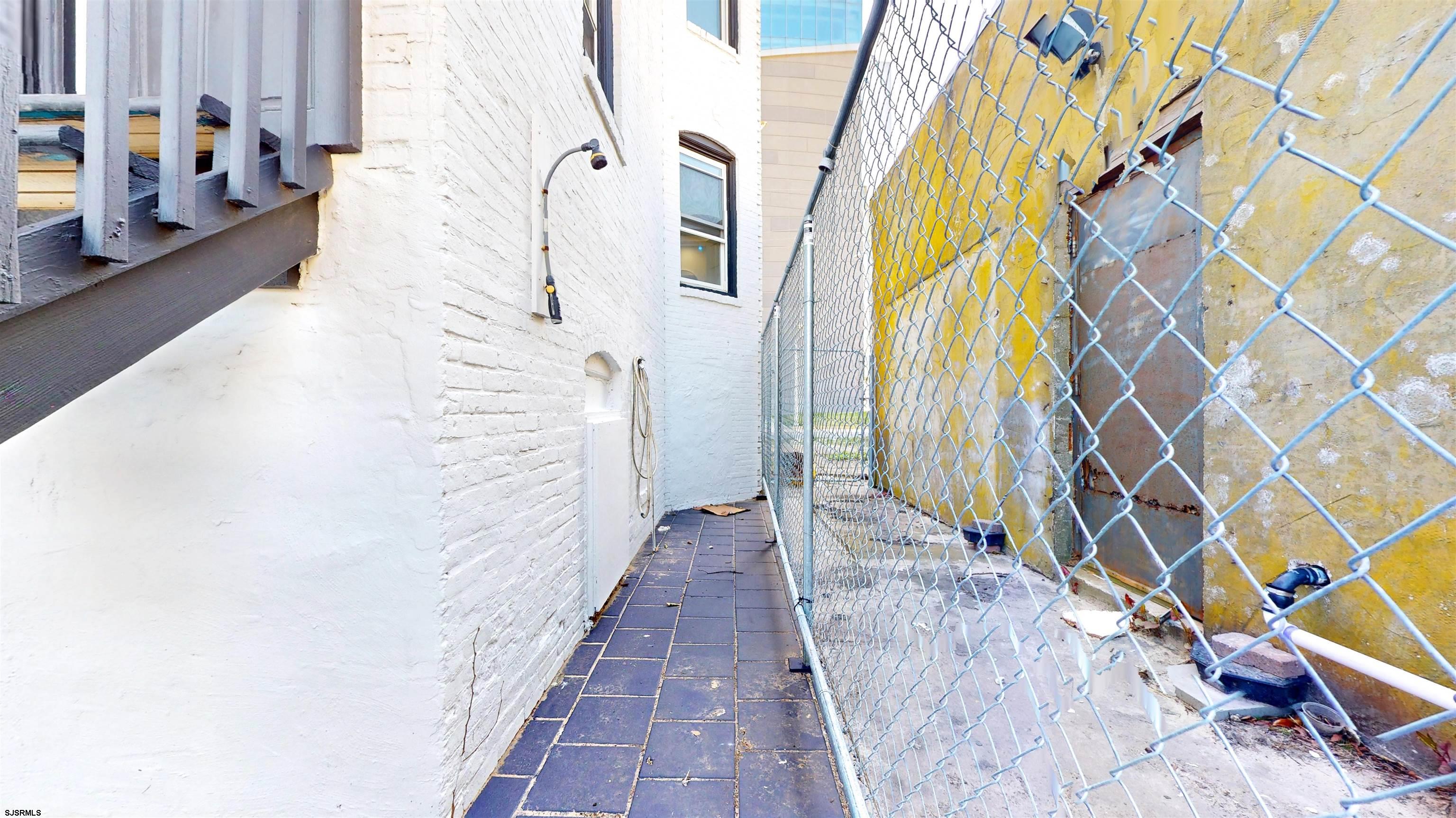 203 S Metropolitan Avenue