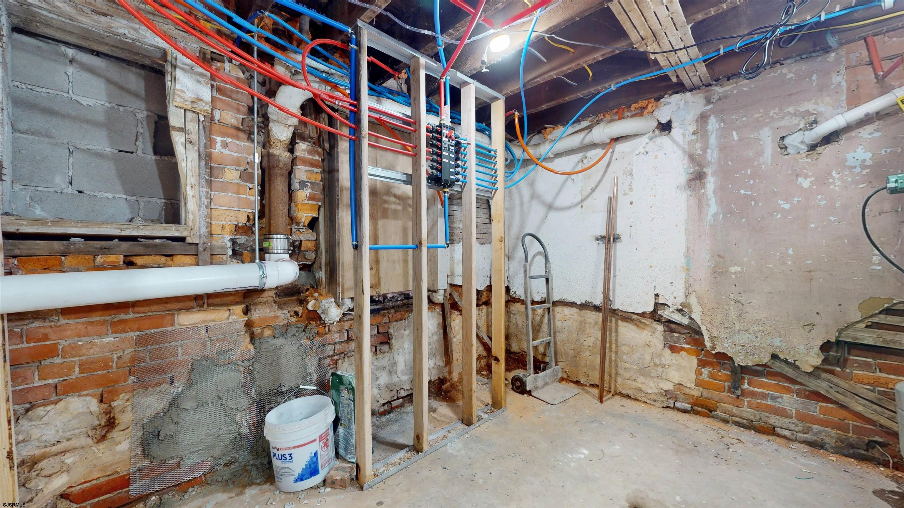 203 S Metropolitan Avenue