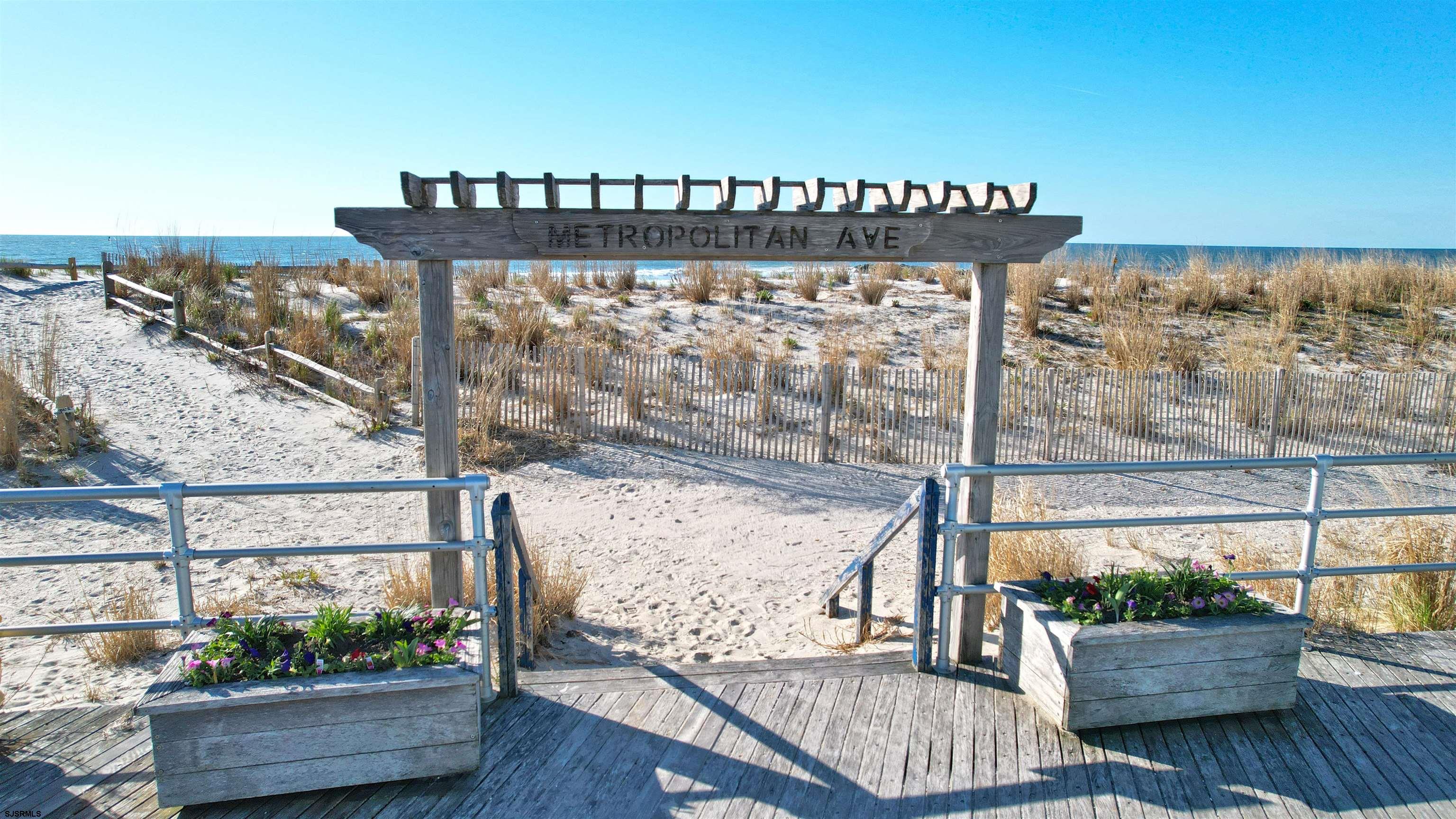 203 S Metropolitan Avenue