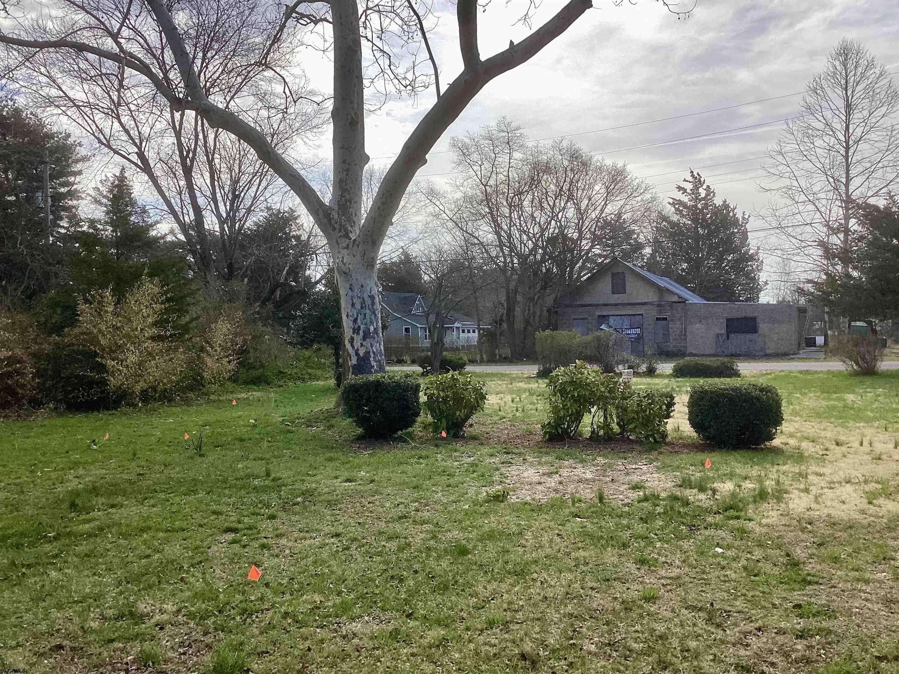909 W White Horse Pike