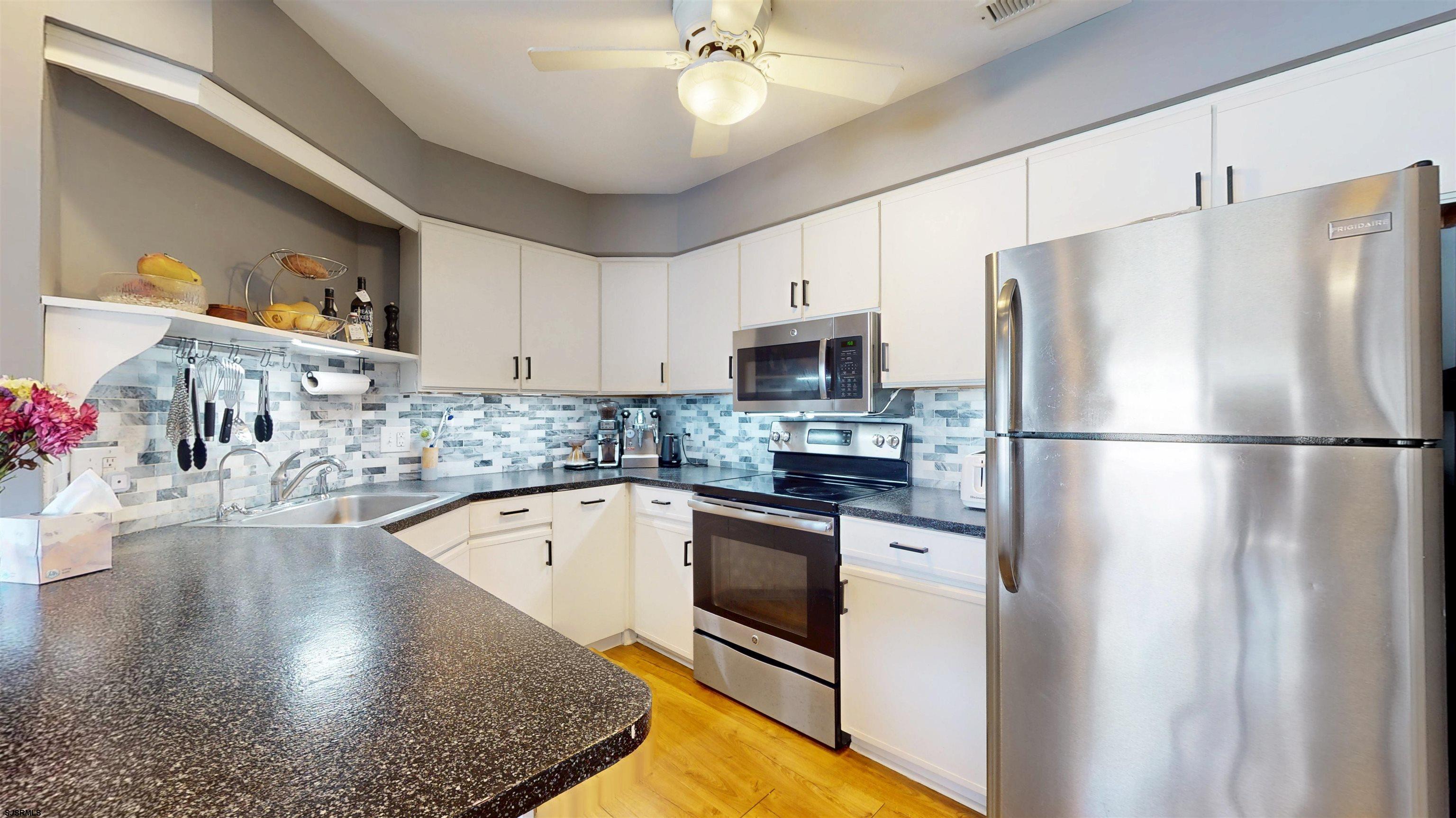 310 Harbour Cv - Picture 2