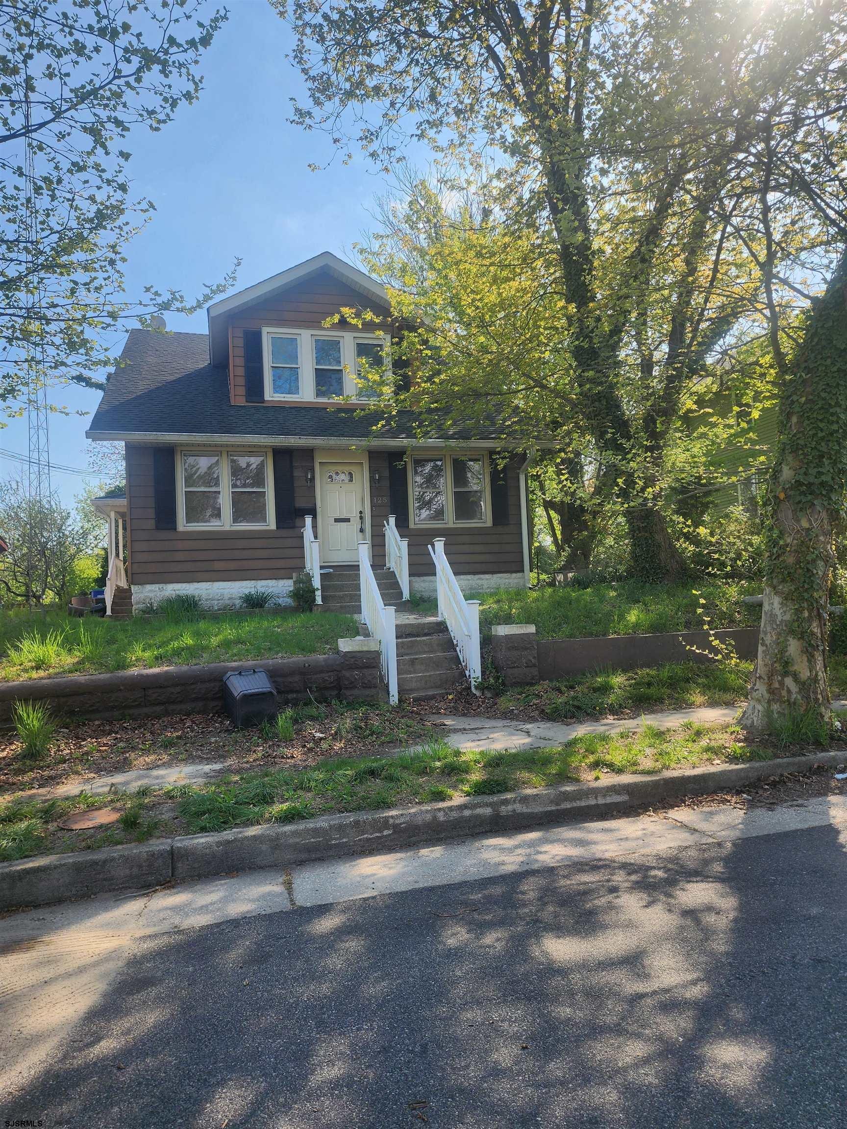 125 E Ryon Avenue - Pleasantville