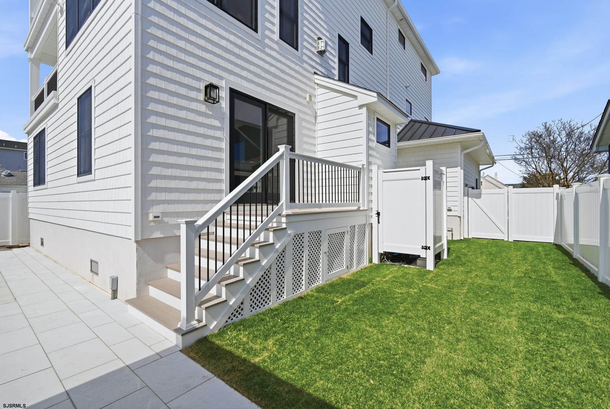 230 S 7th Street - Picture 2