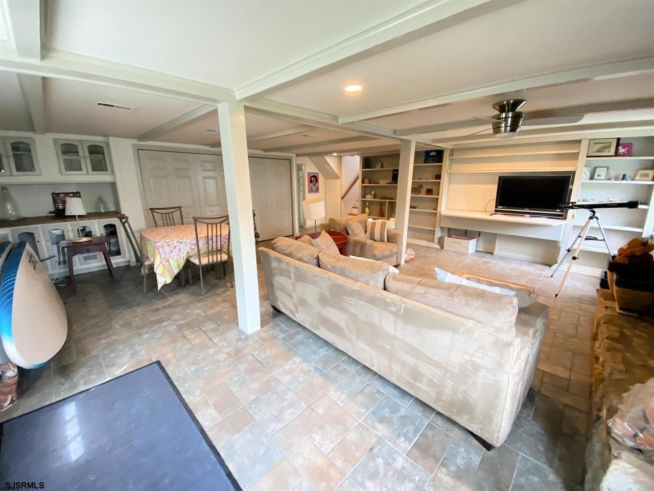 415 N Burghley Avenue