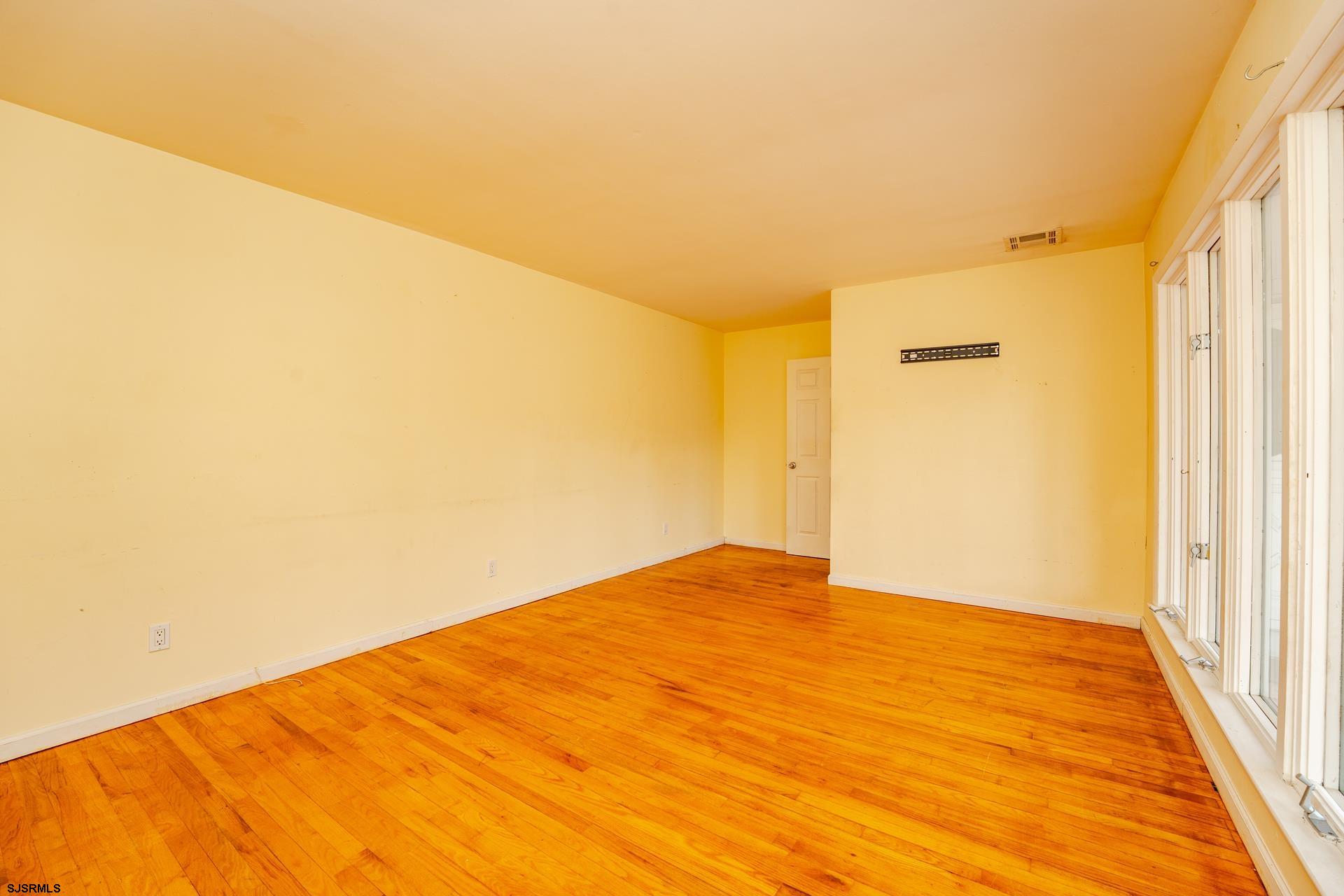 100 Cypress Avenue - Picture 4