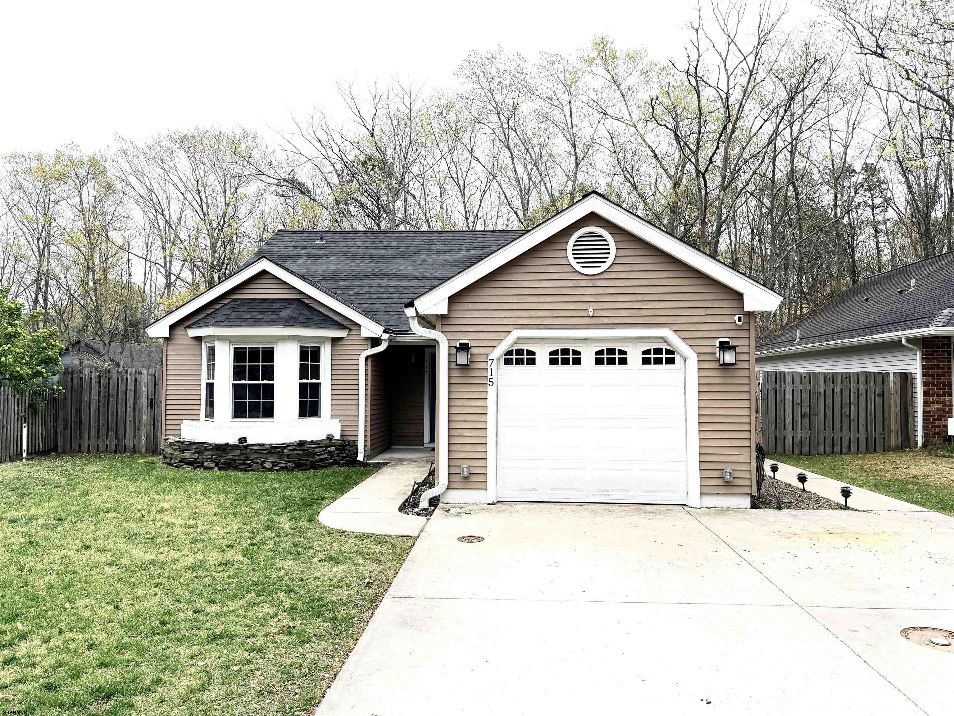 715 Eagle Point Ct - Smithville