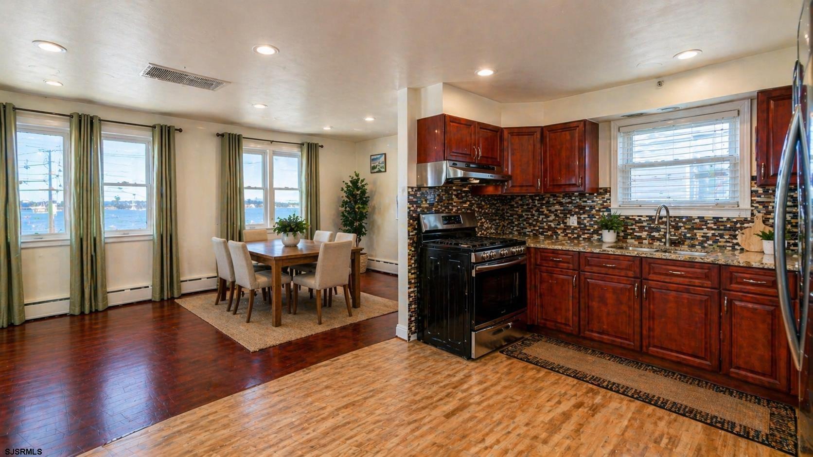 673 N Dover Avenue - Picture 3