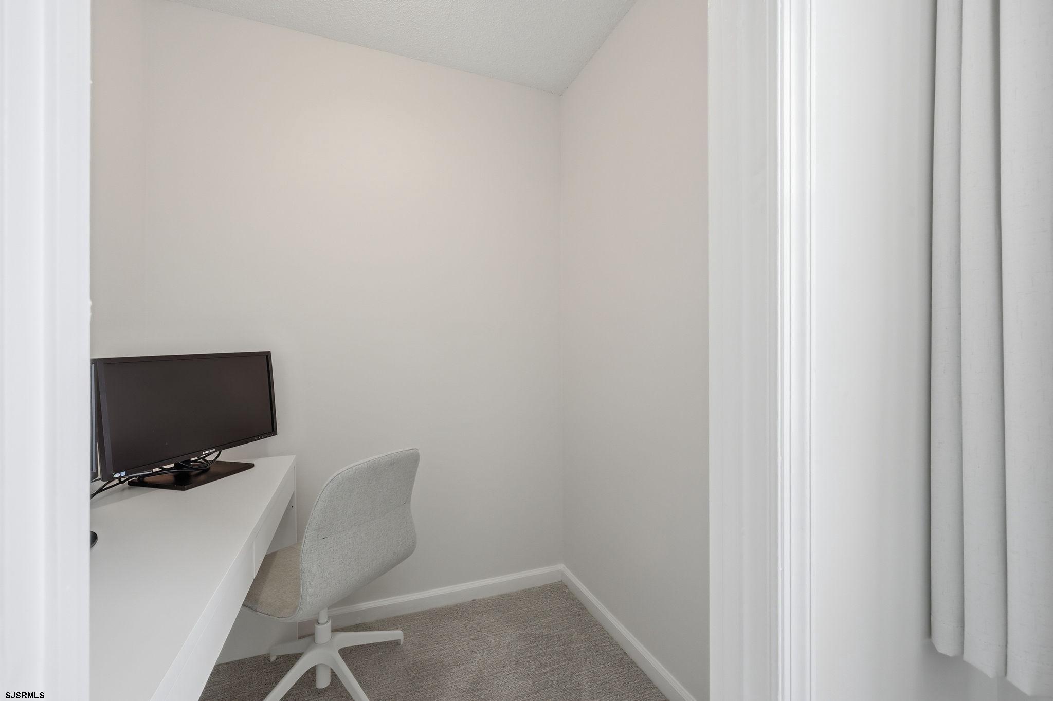 28 N Washington Avenue