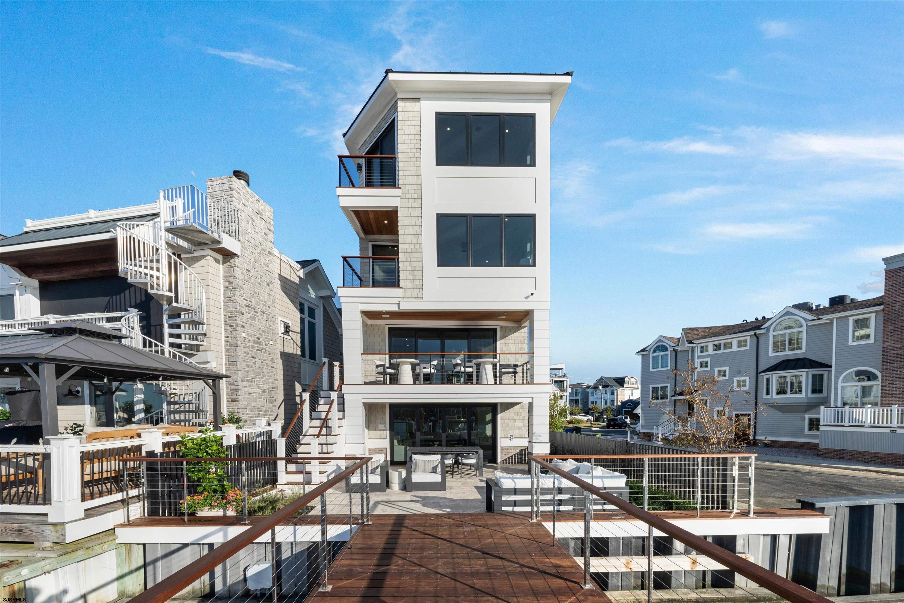 233 W 17th St - Picture 1