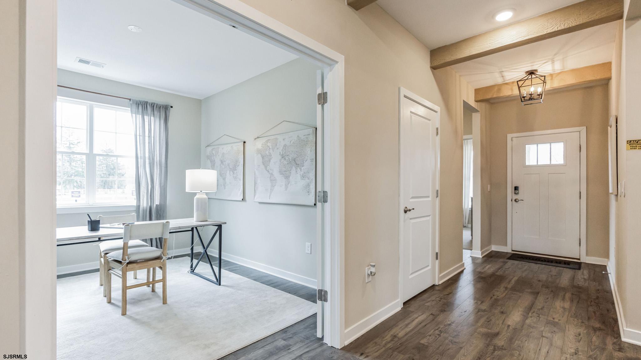 233 Huntington Dr - Picture 3