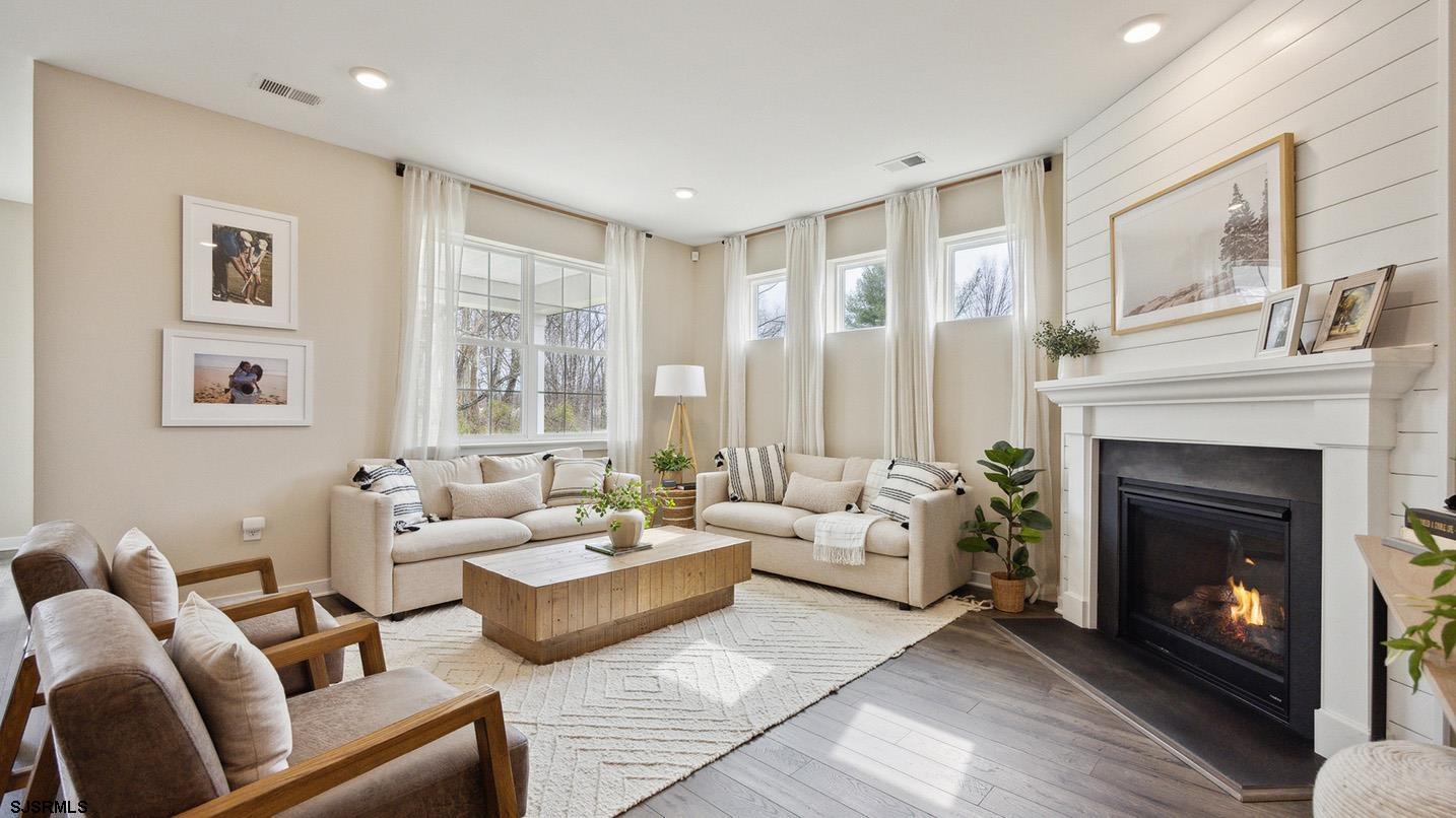 233 Huntington Dr - Picture 4