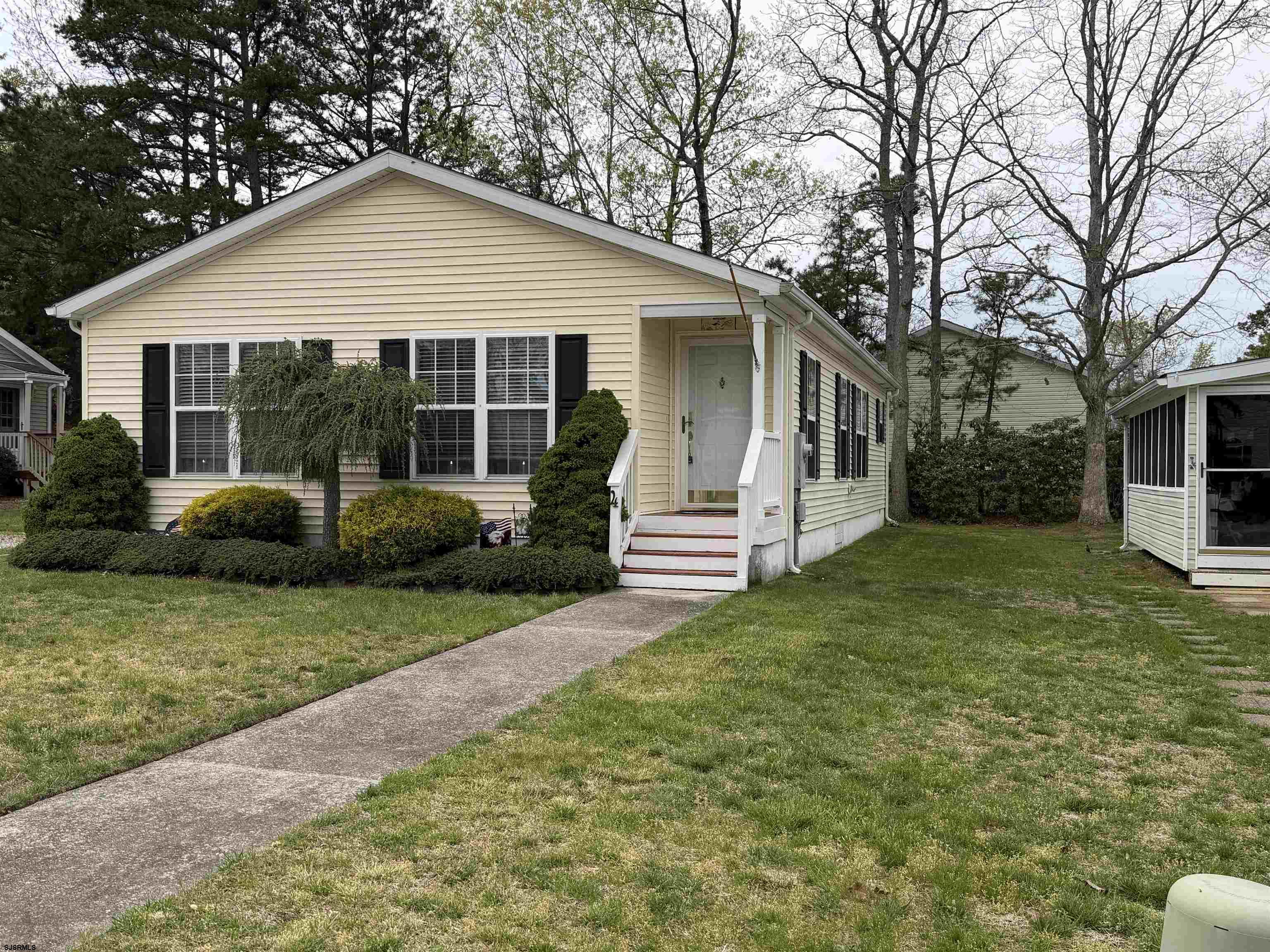 4 Birch Ct - Mays Landing
