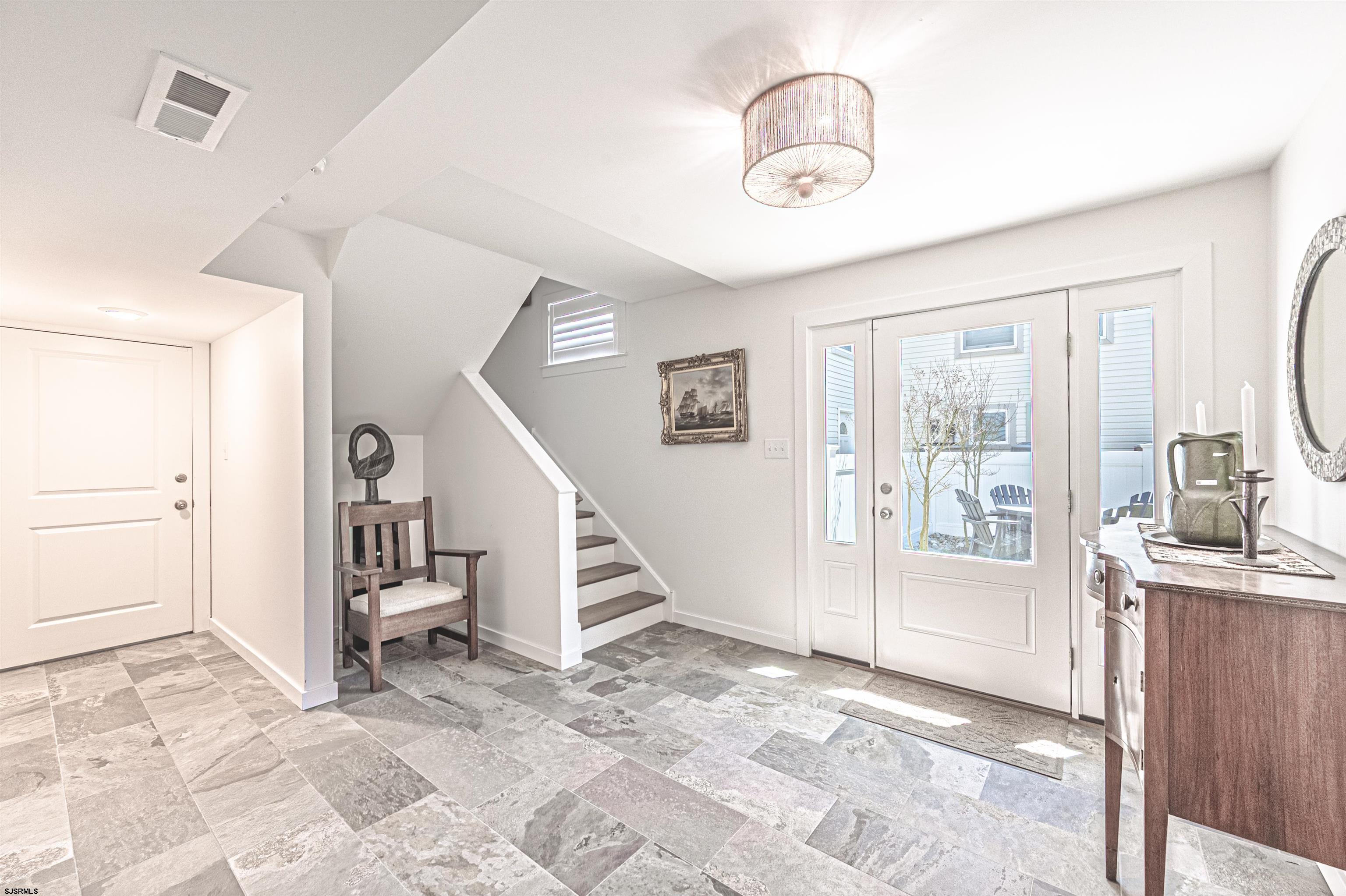 812-814 Moorlyn Terrace - Picture 2