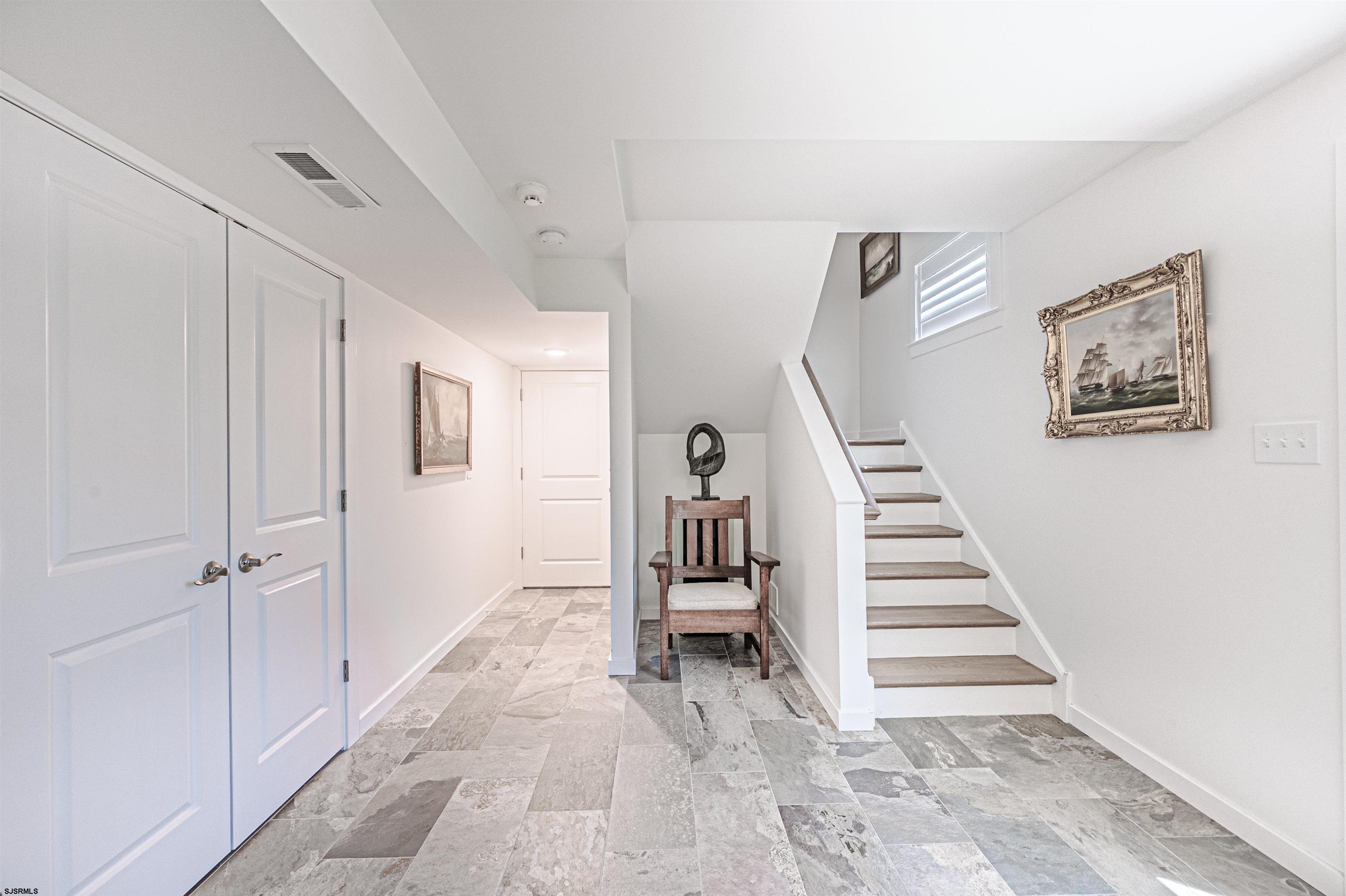 812-814 Moorlyn Terrace - Picture 3