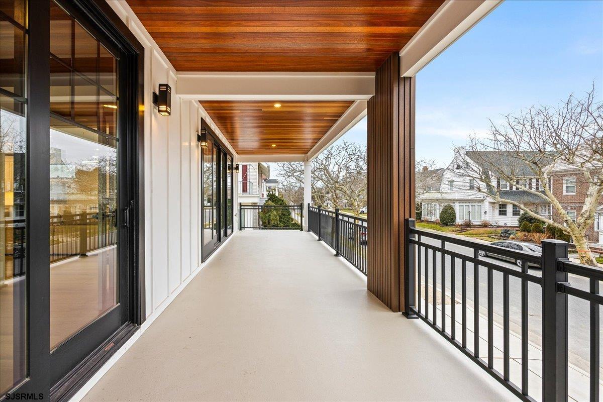 2 N Pembroke Avenue