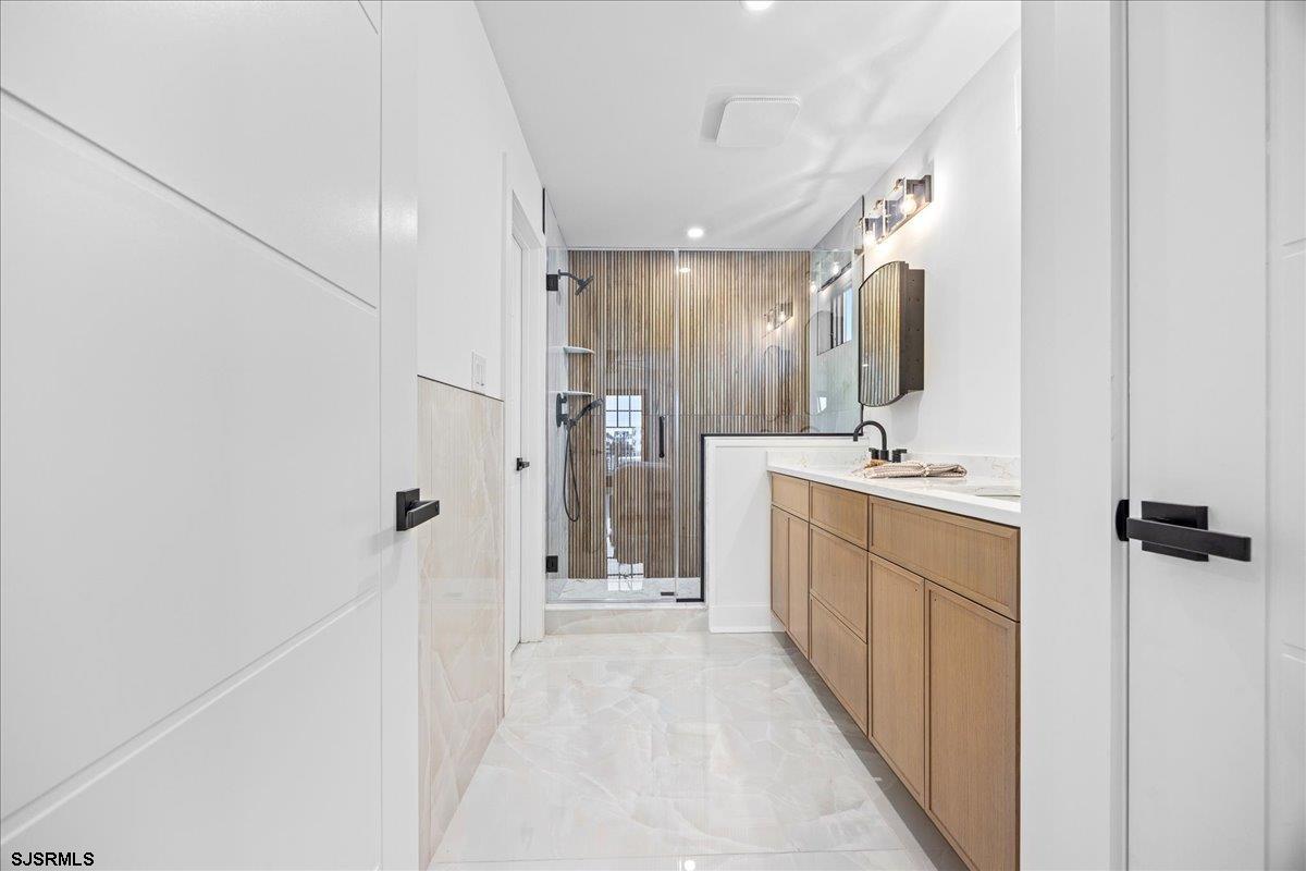 2 N Pembroke Avenue
