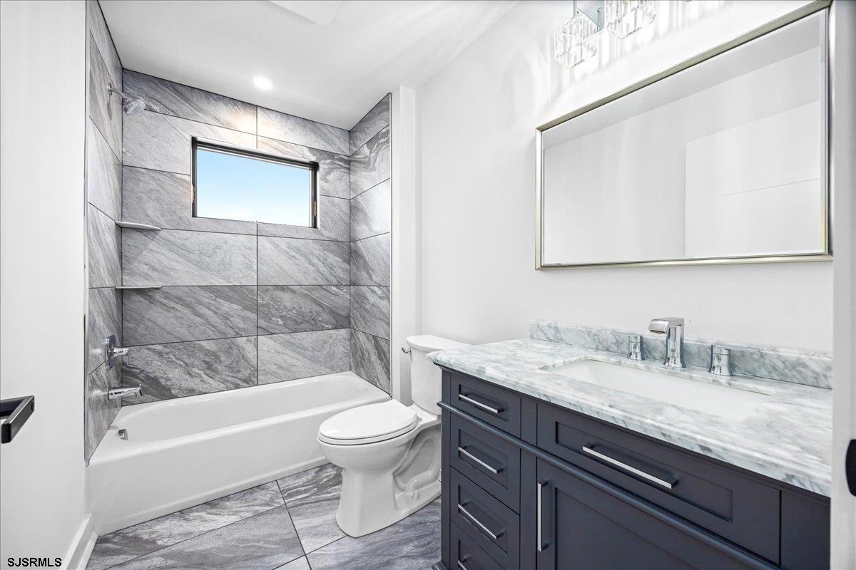 2 N Pembroke Avenue