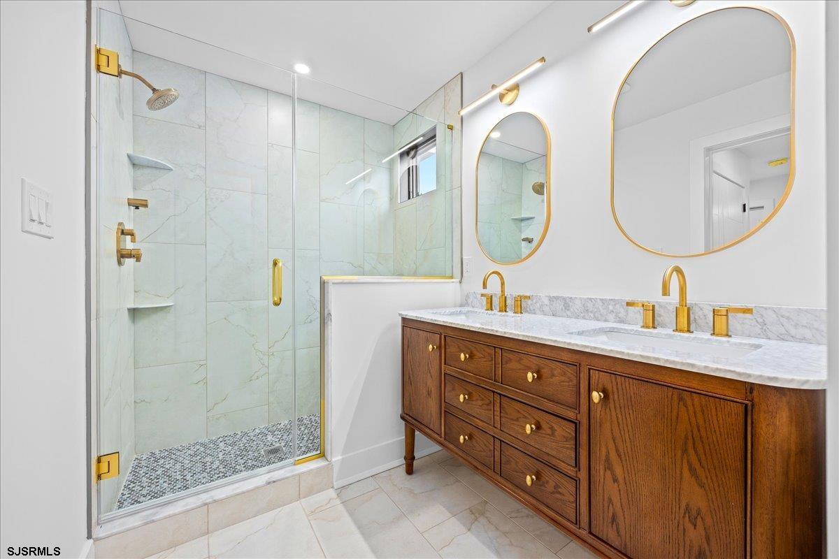 2 N Pembroke Avenue