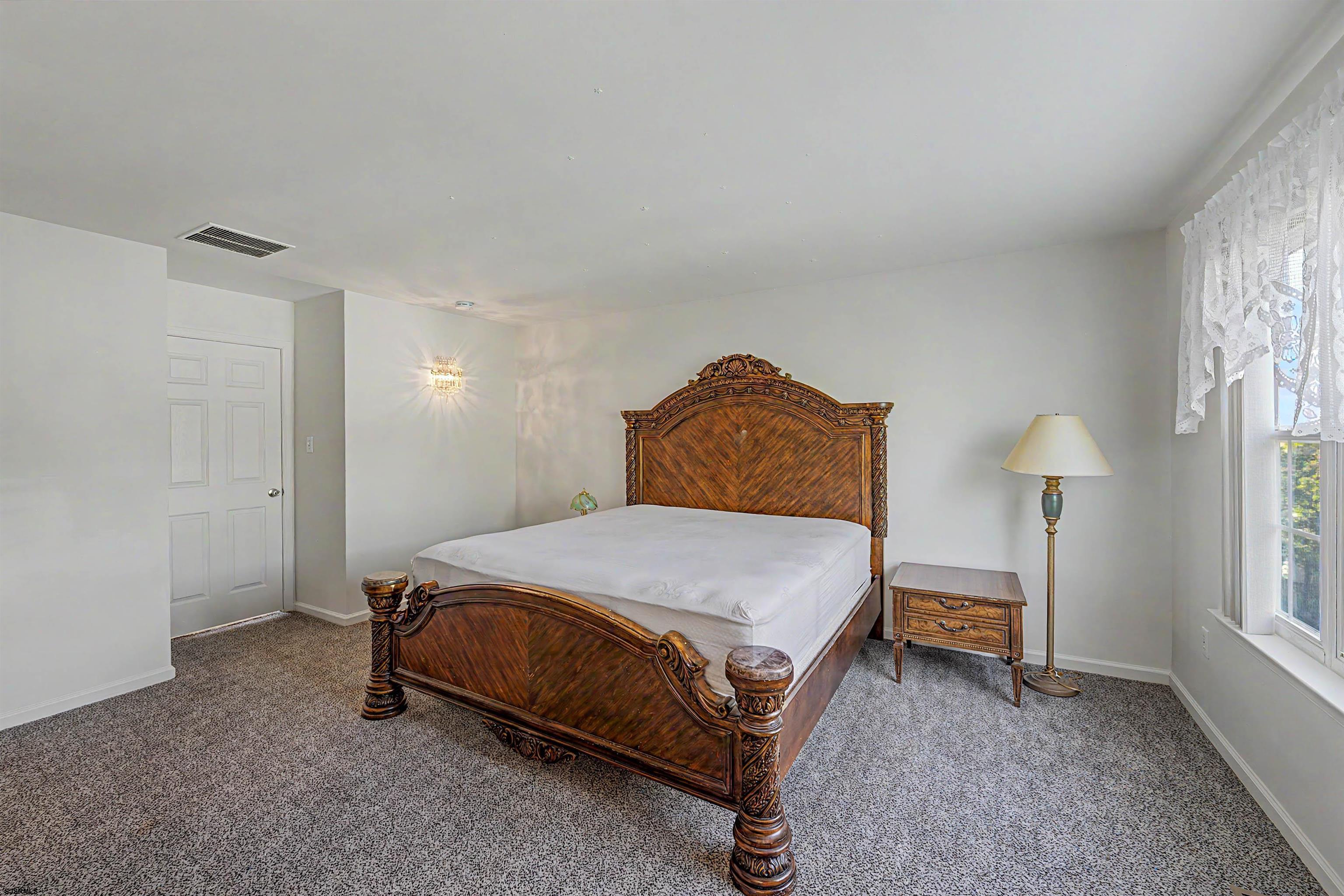 606 London Court II