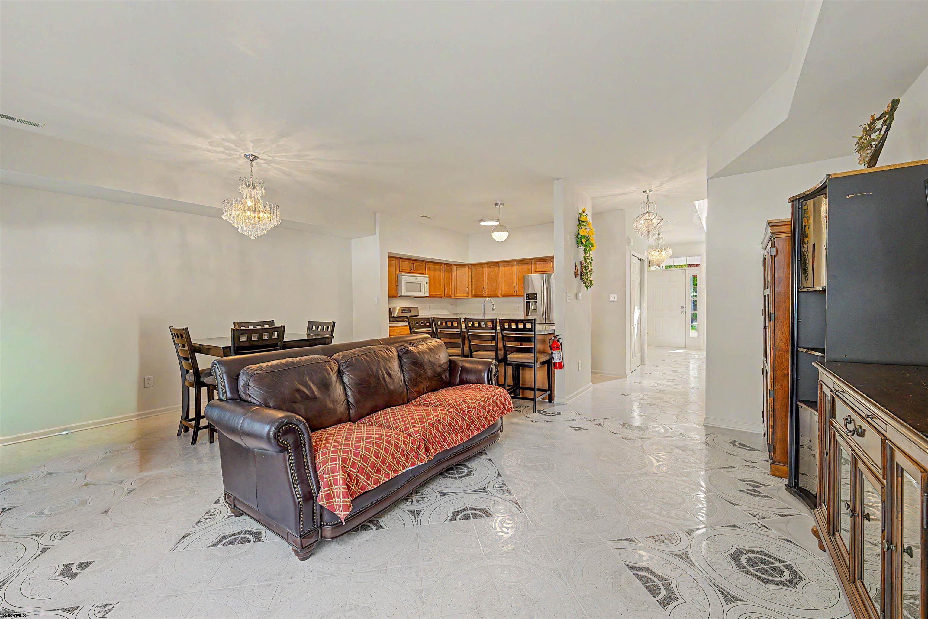 606 London Court II