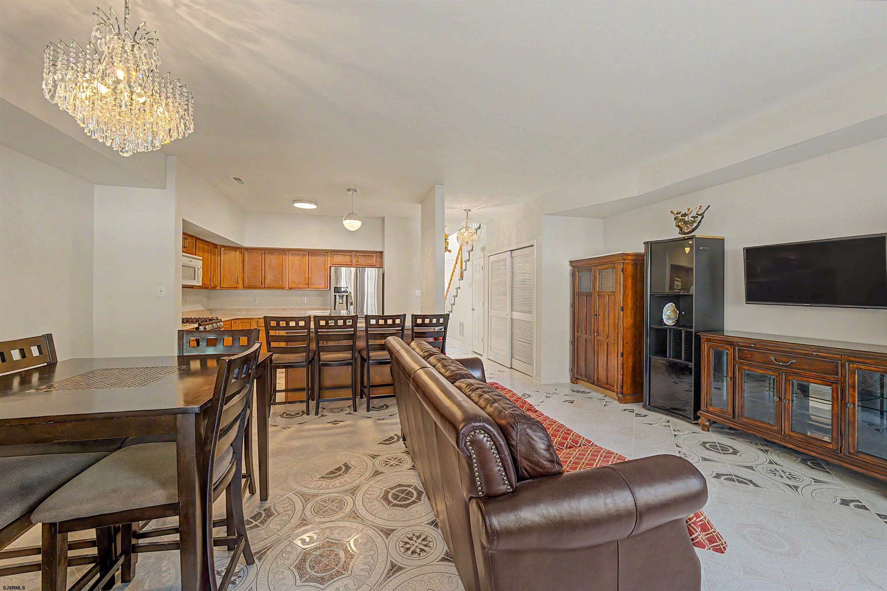 606 London Court II
