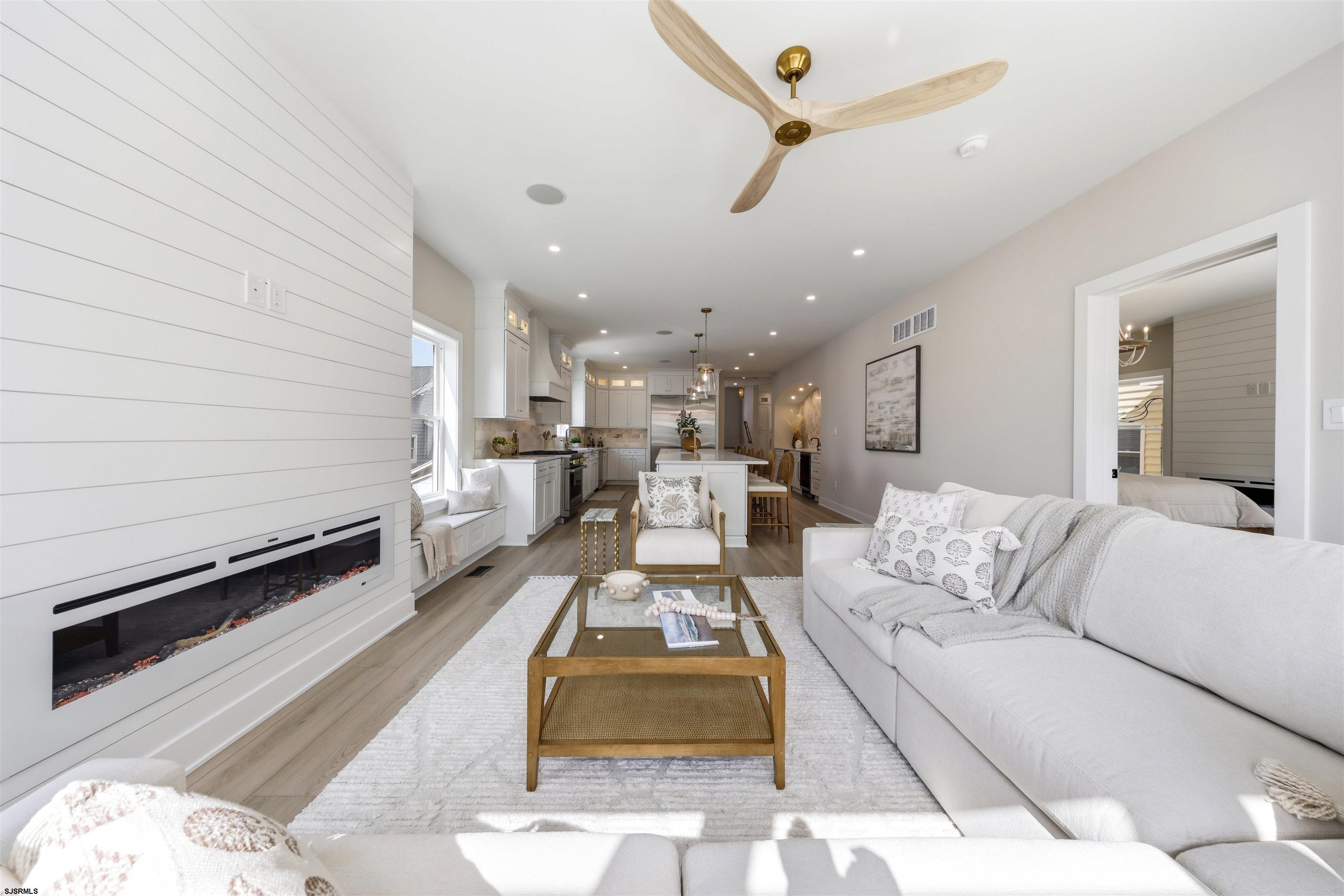 105 S Stratford Avenue