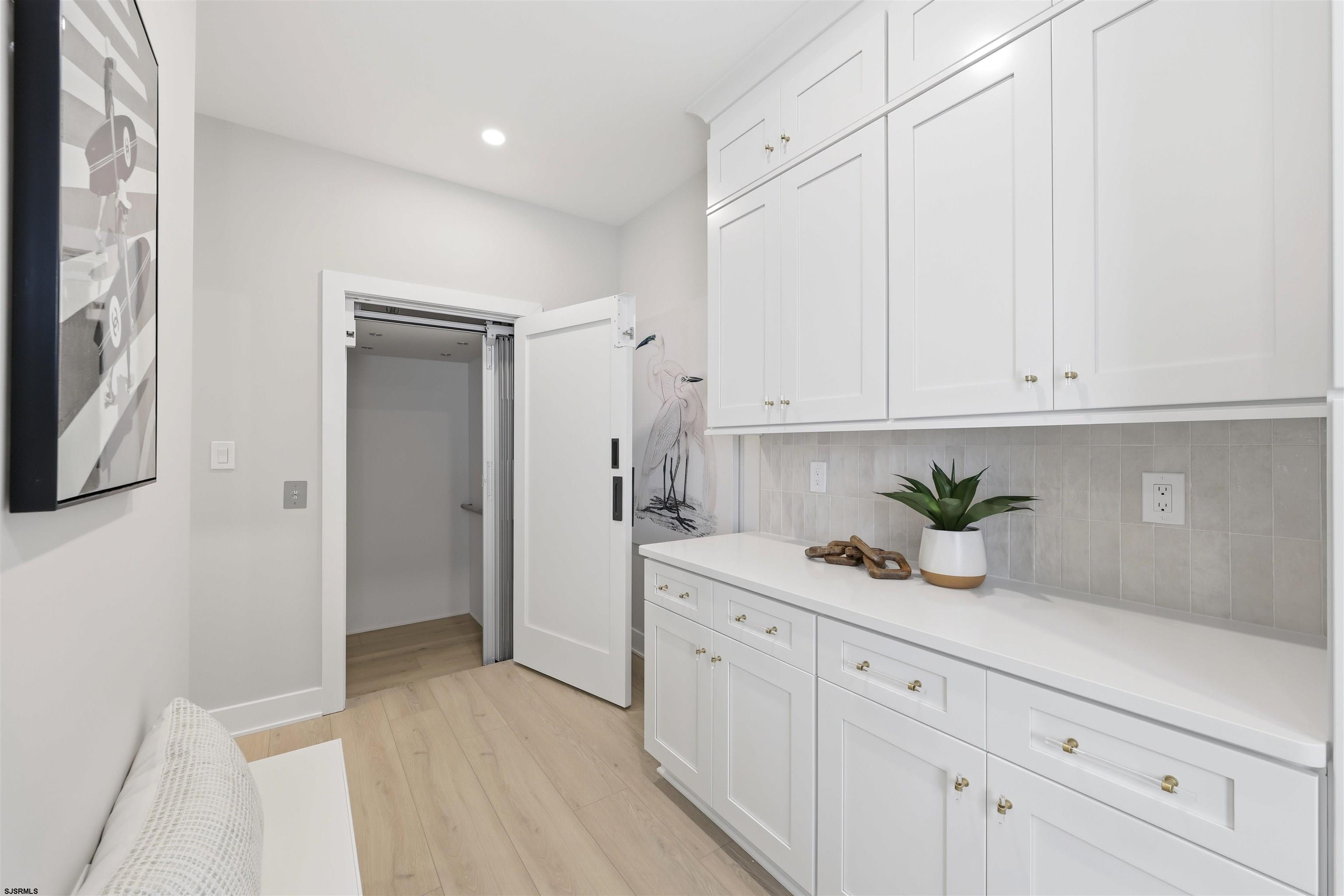 105 S Stratford Avenue