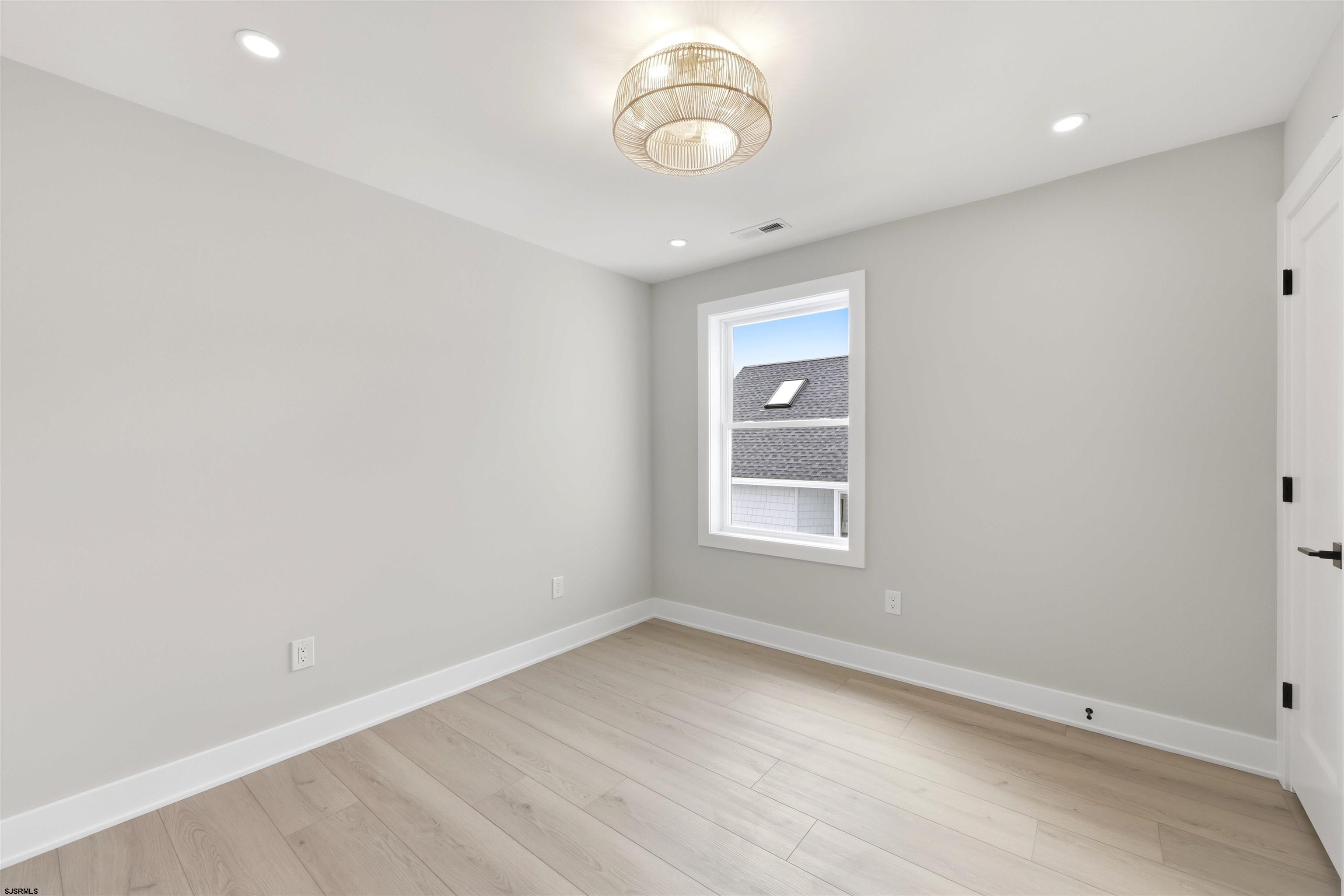 105 S Stratford Avenue