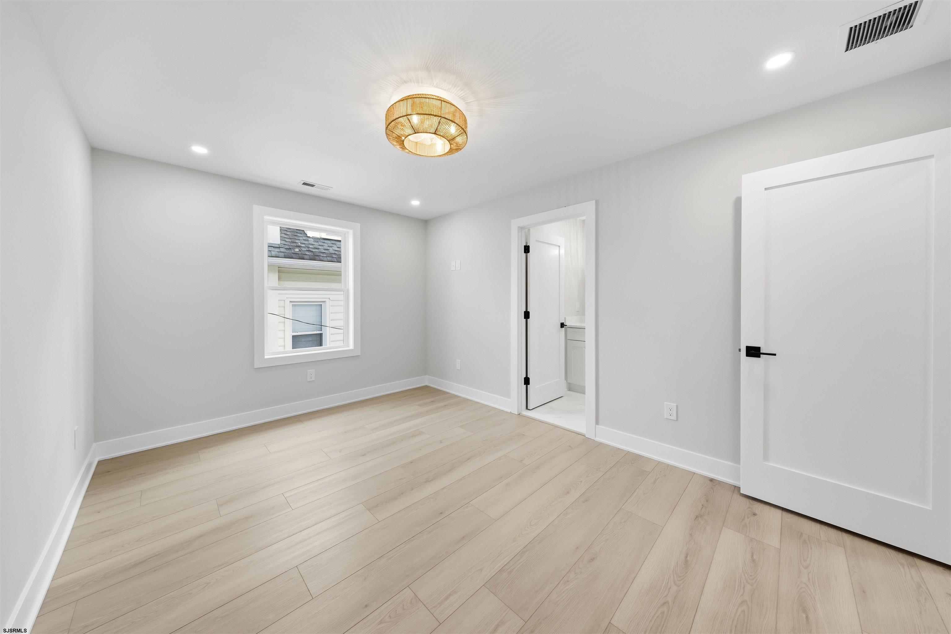 105 S Stratford Avenue