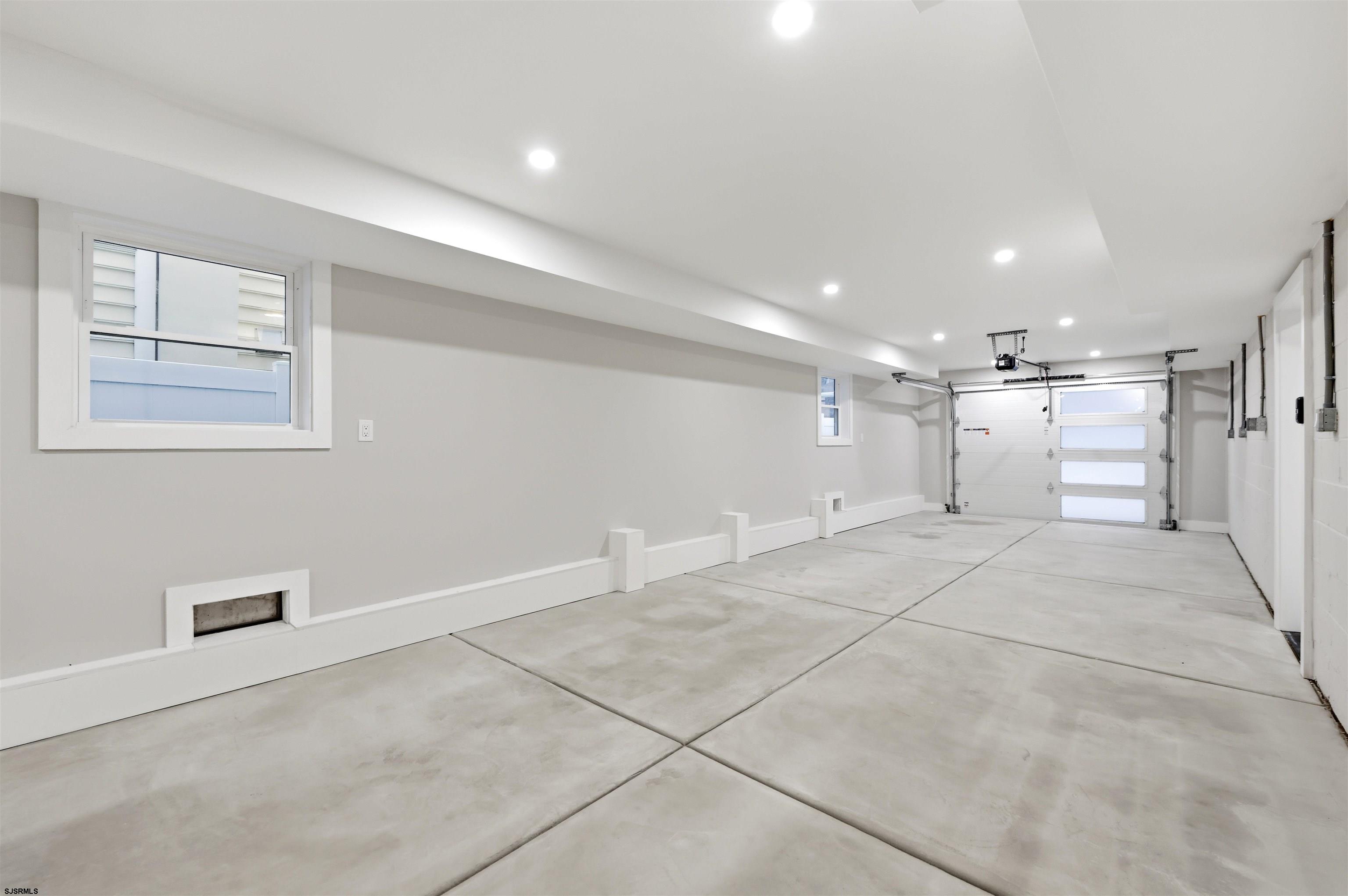 105 S Stratford Avenue