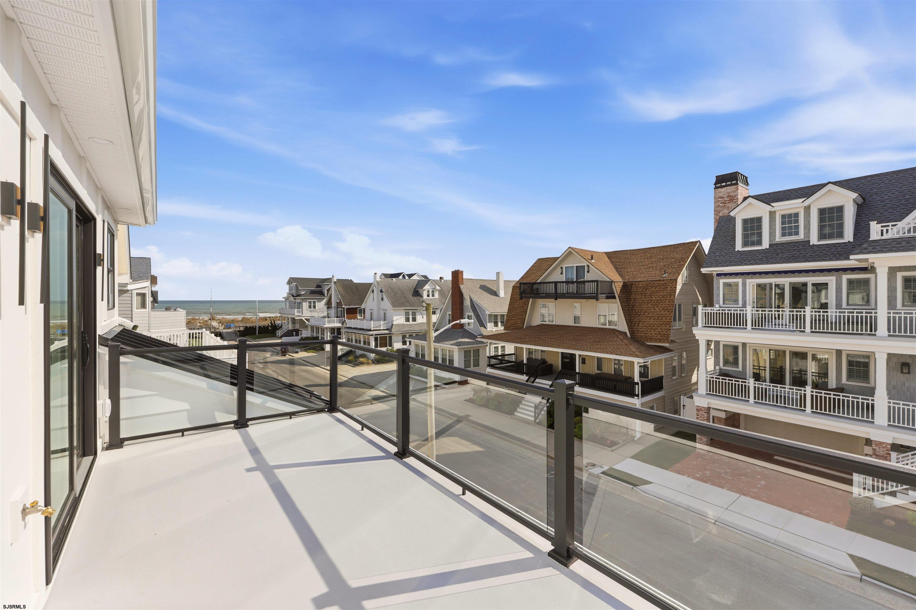 105 S Stratford Avenue