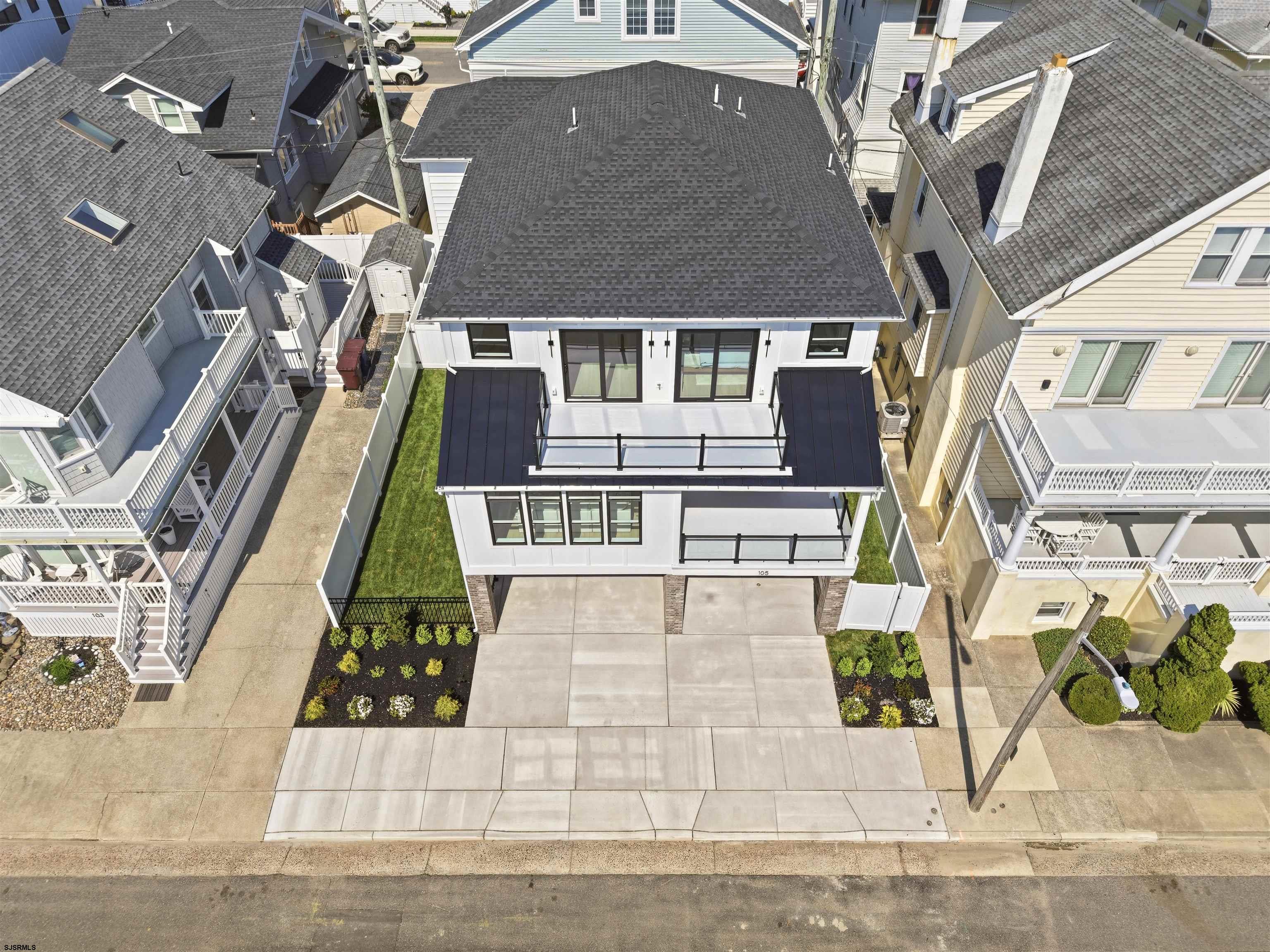105 S Stratford Avenue