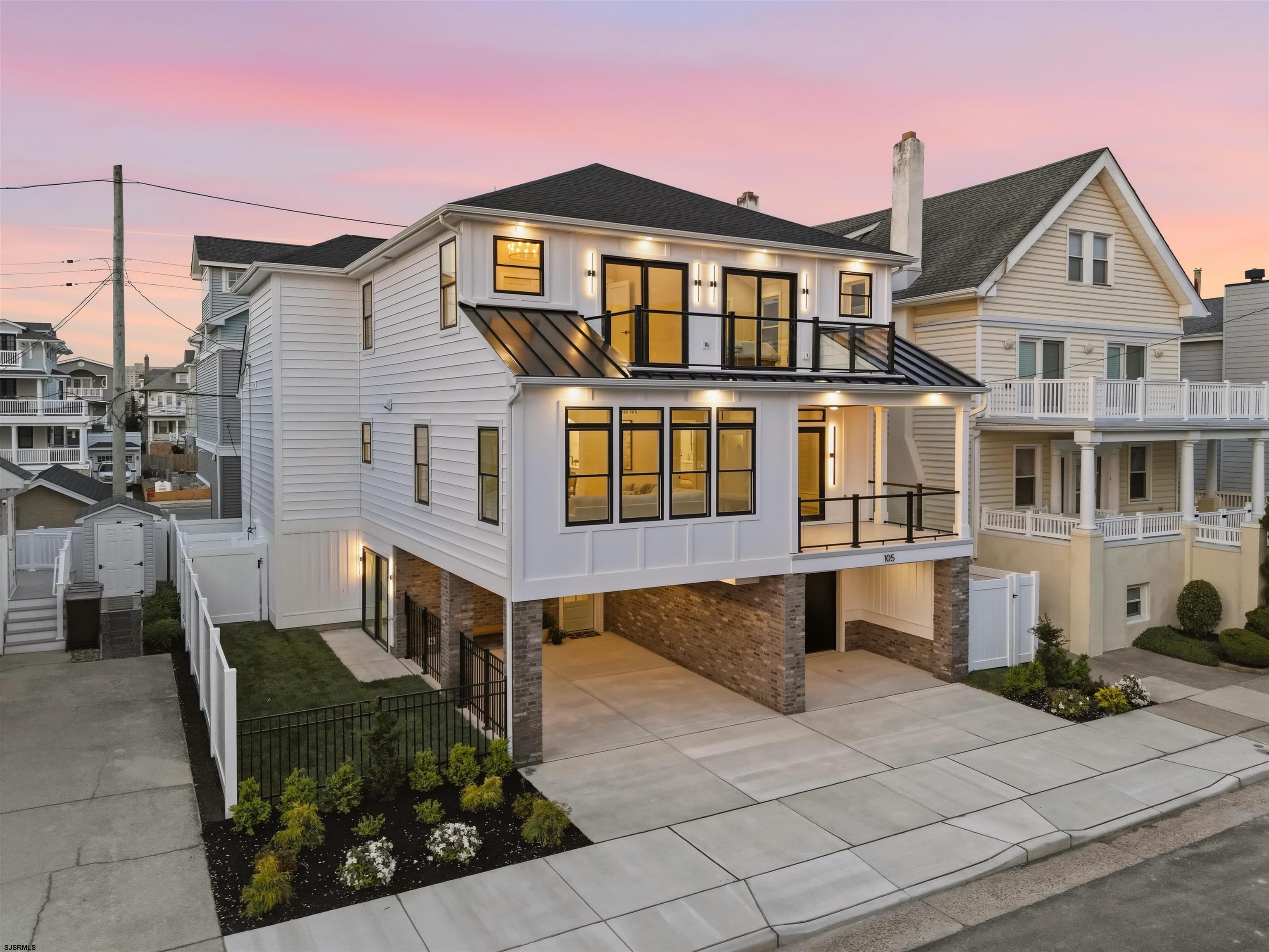 105 S Stratford Avenue