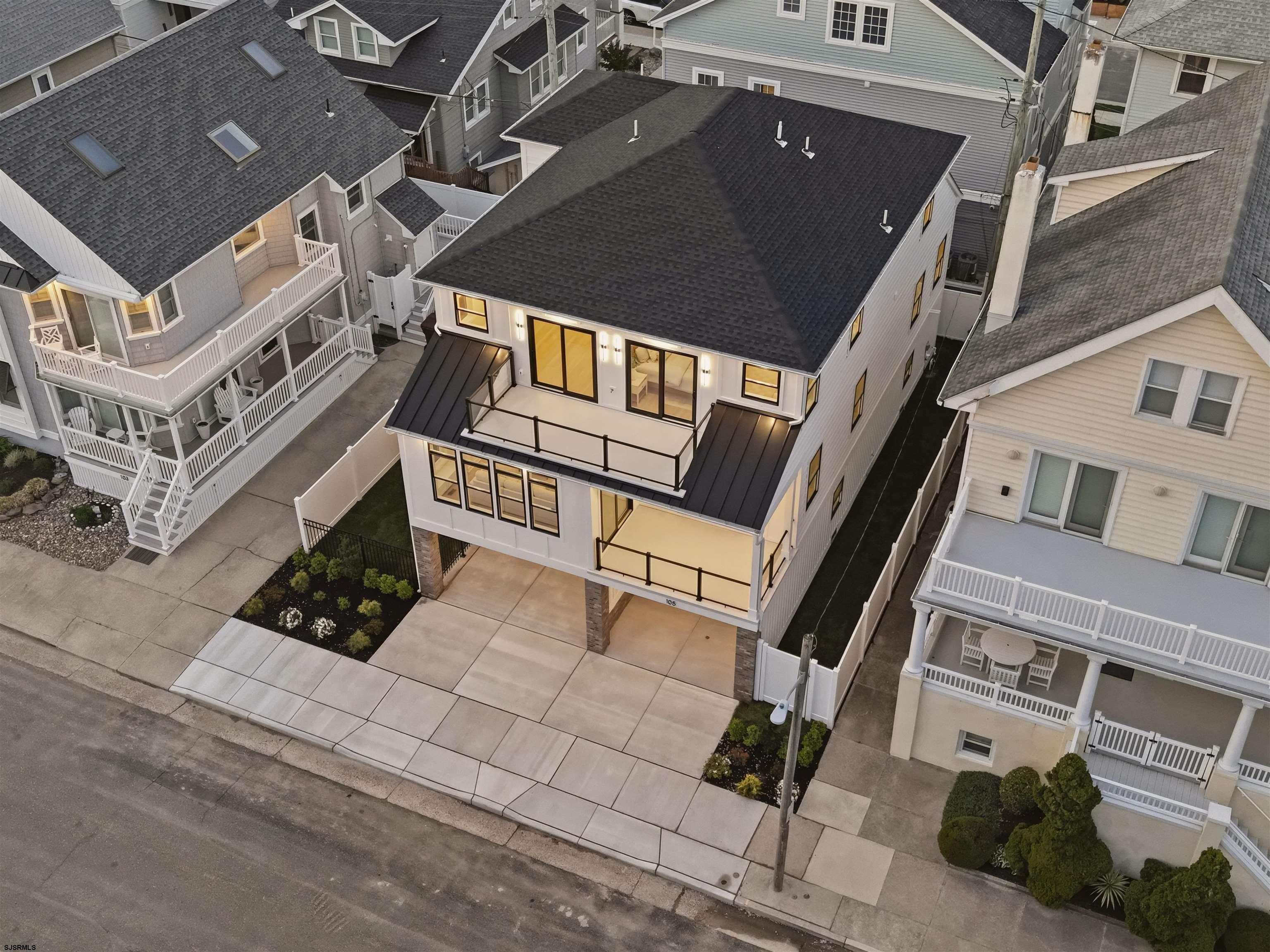 105 S Stratford Avenue