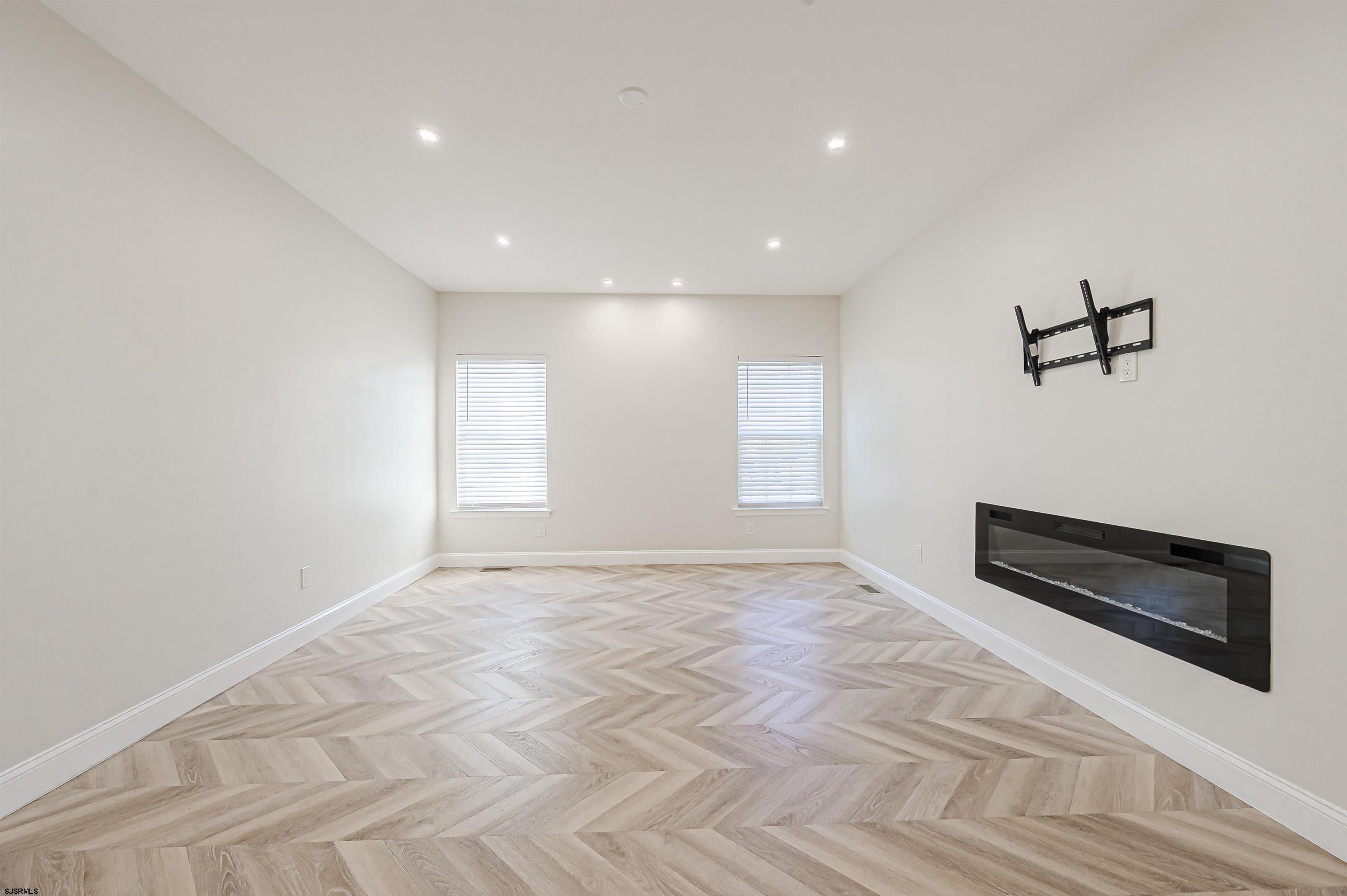 11 Chancellor Park Dr