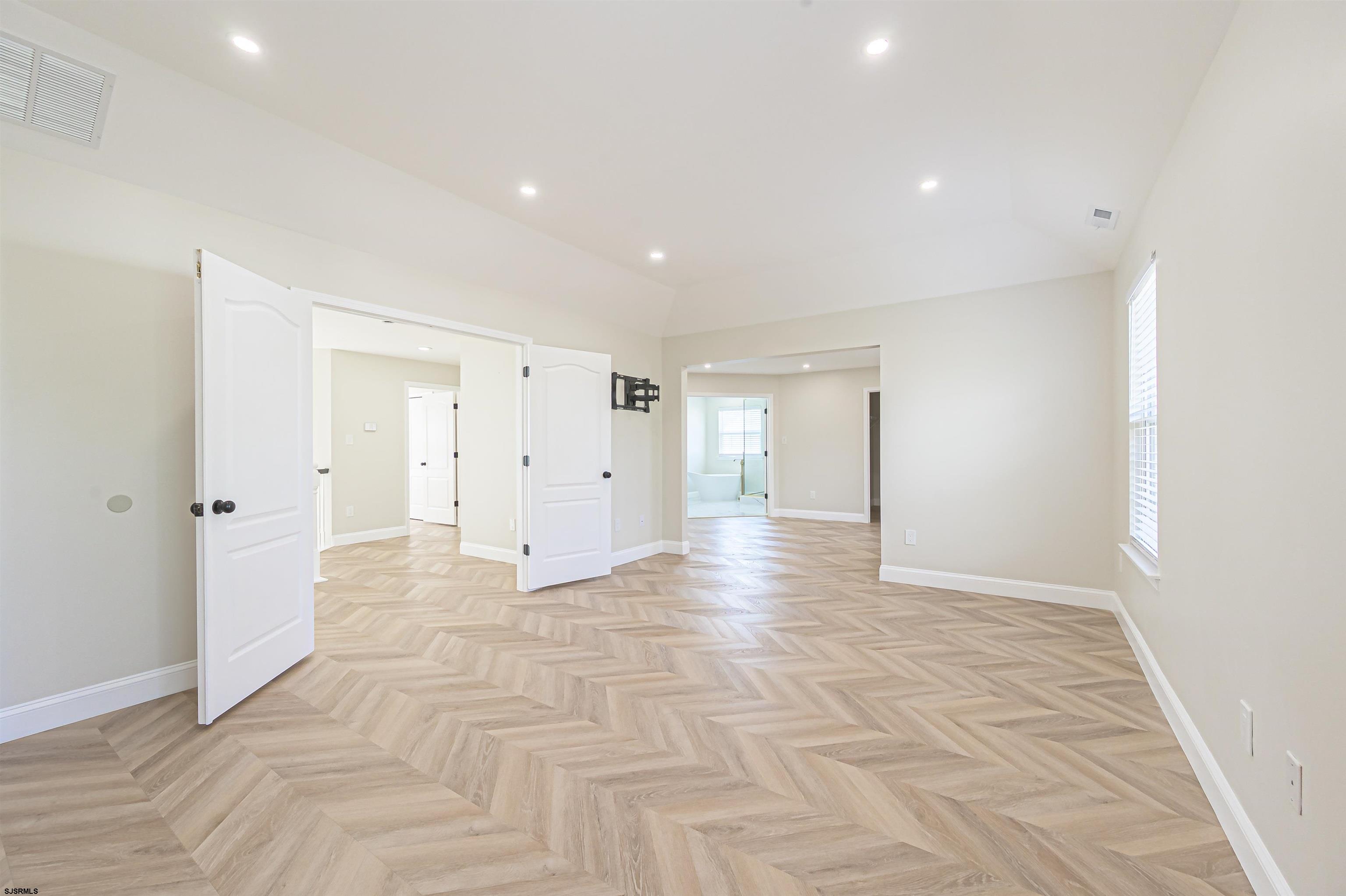 11 Chancellor Park Dr