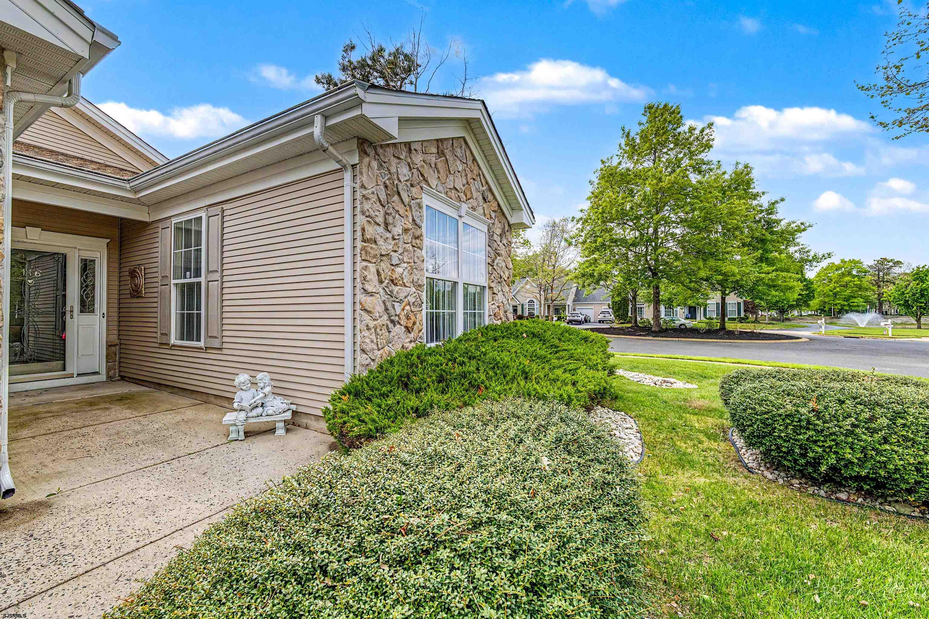 116 Newcastle Ct - Picture 1