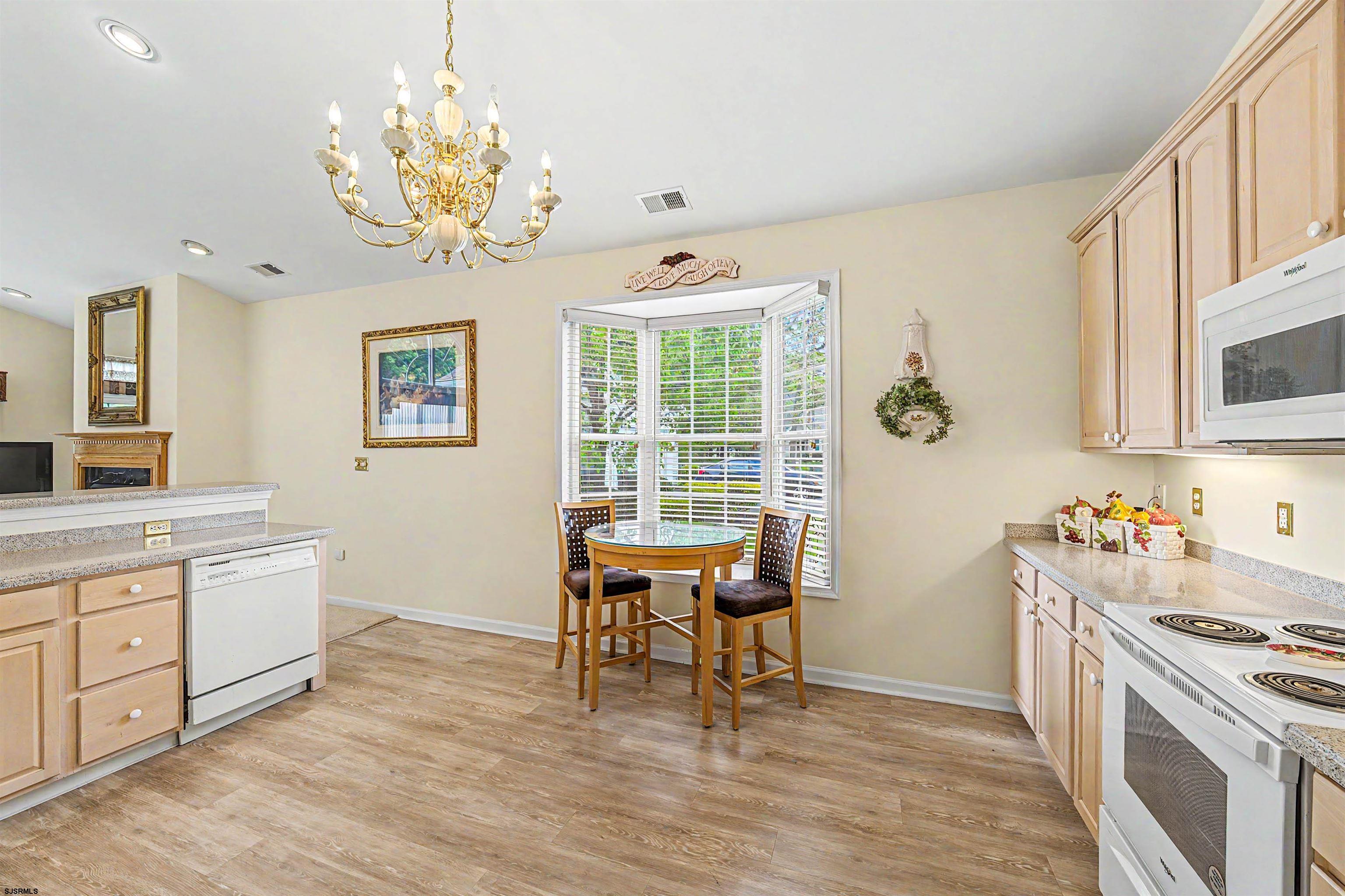 116 Newcastle Ct - Picture 2