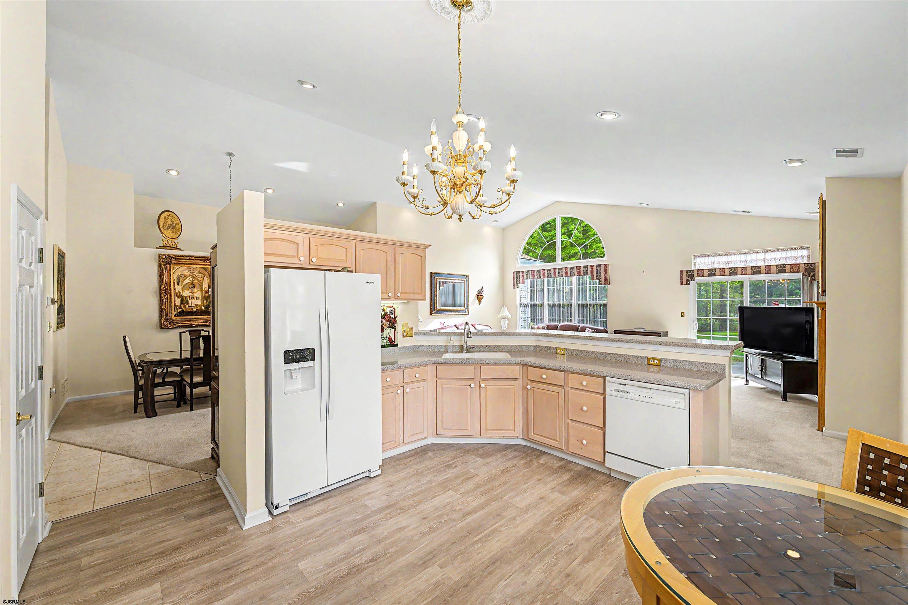 116 Newcastle Ct - Picture 3