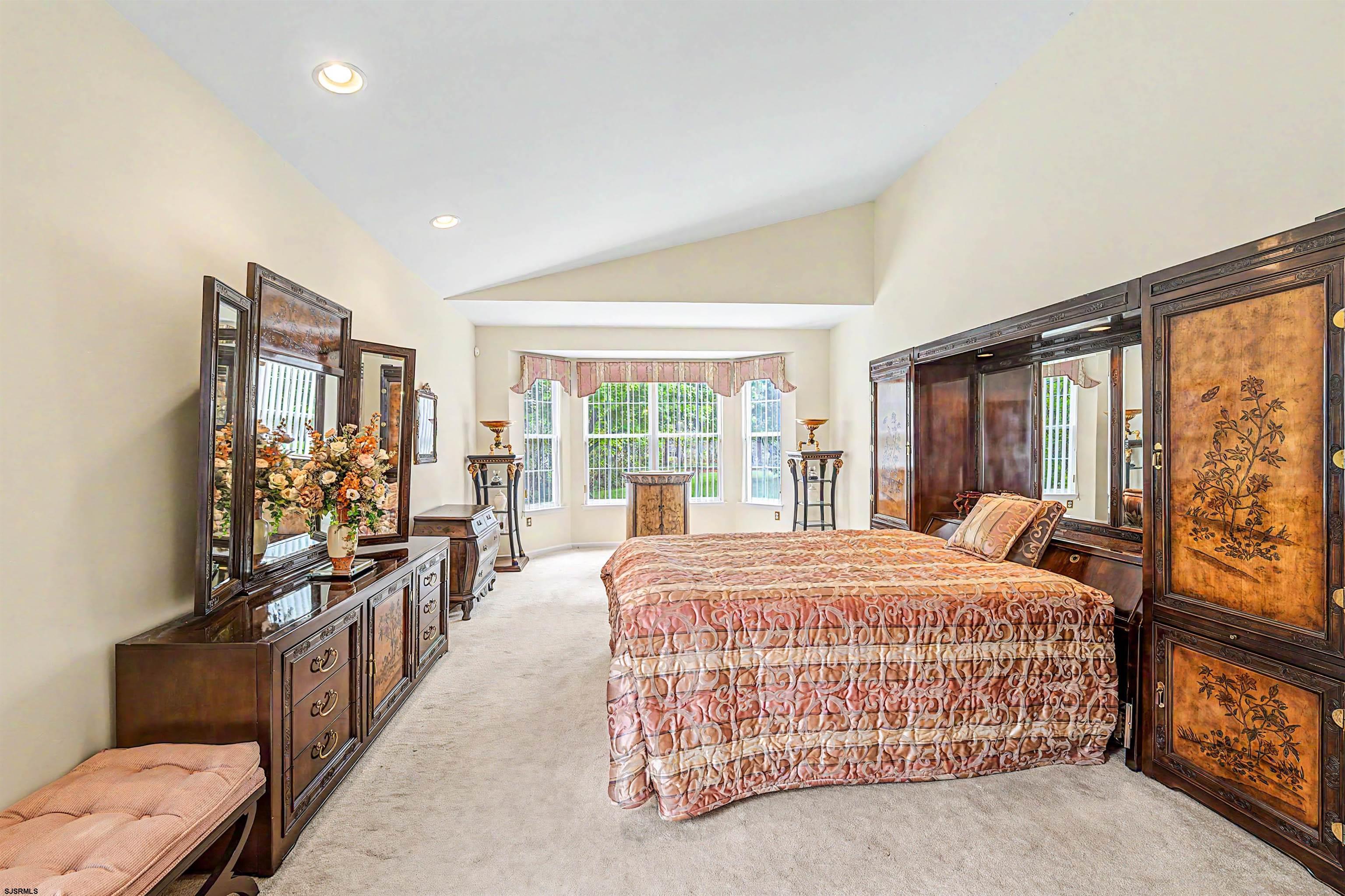 116 Newcastle Ct - Picture 4