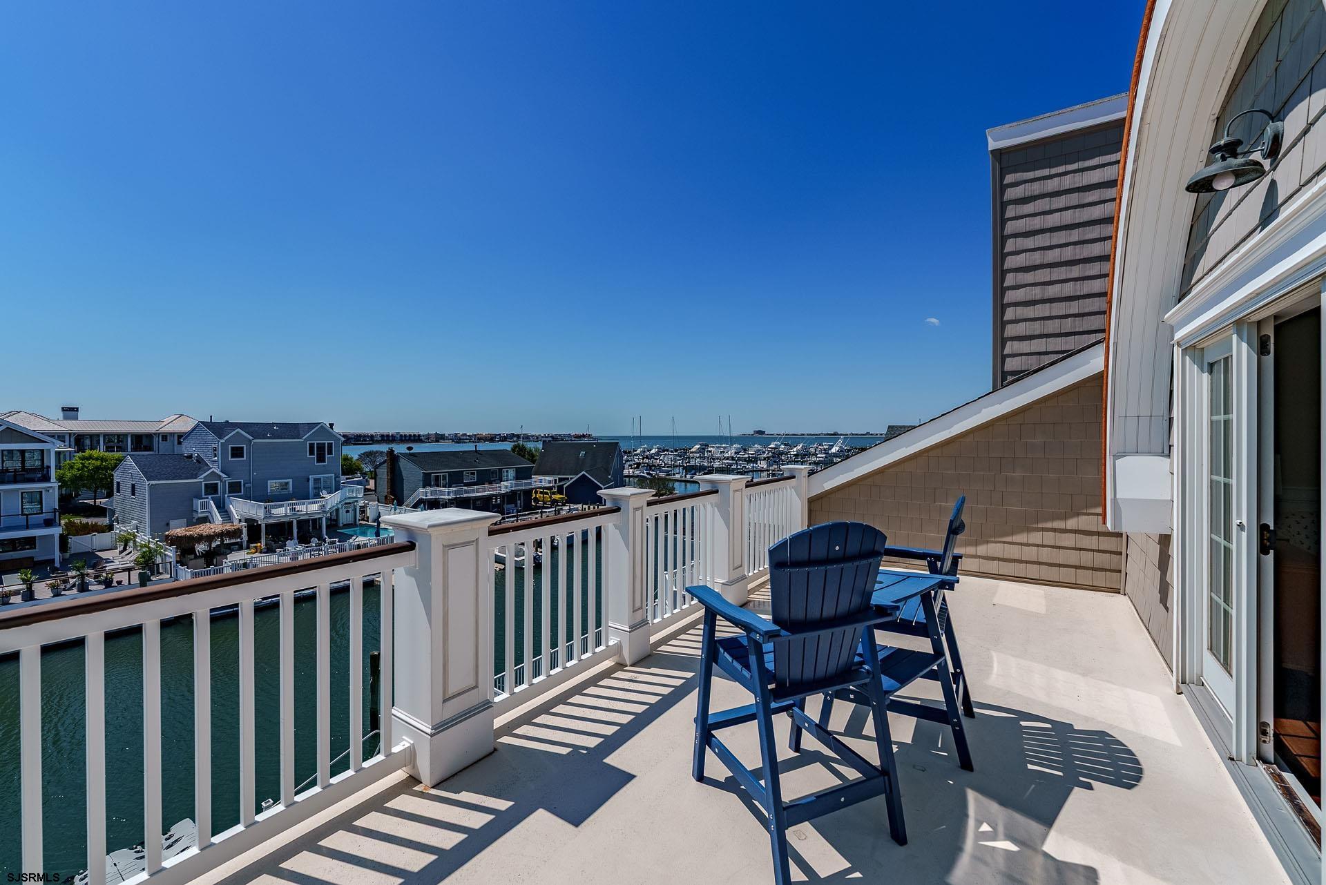 40 Sunset Blvd
