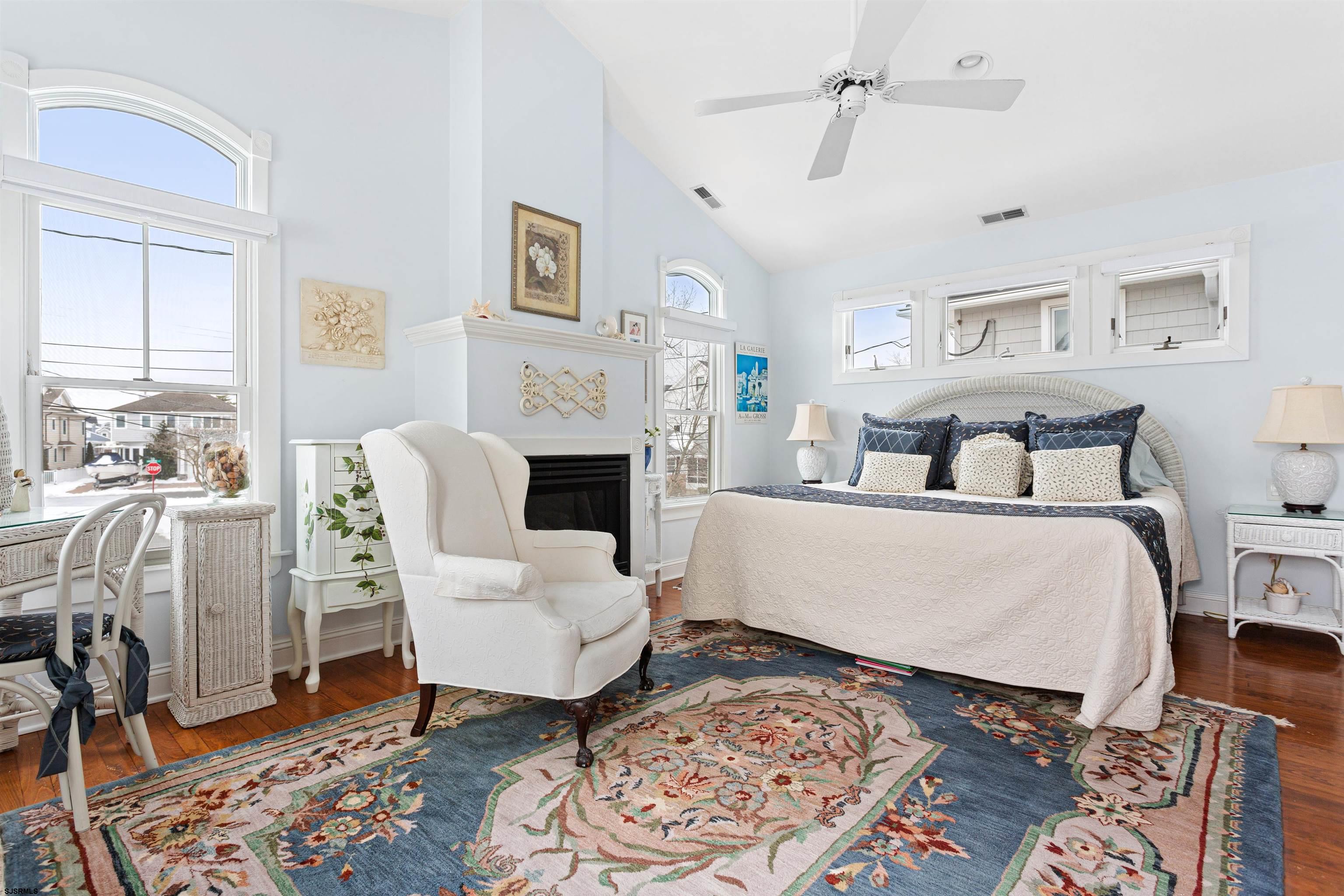 165 Bayshore Dr