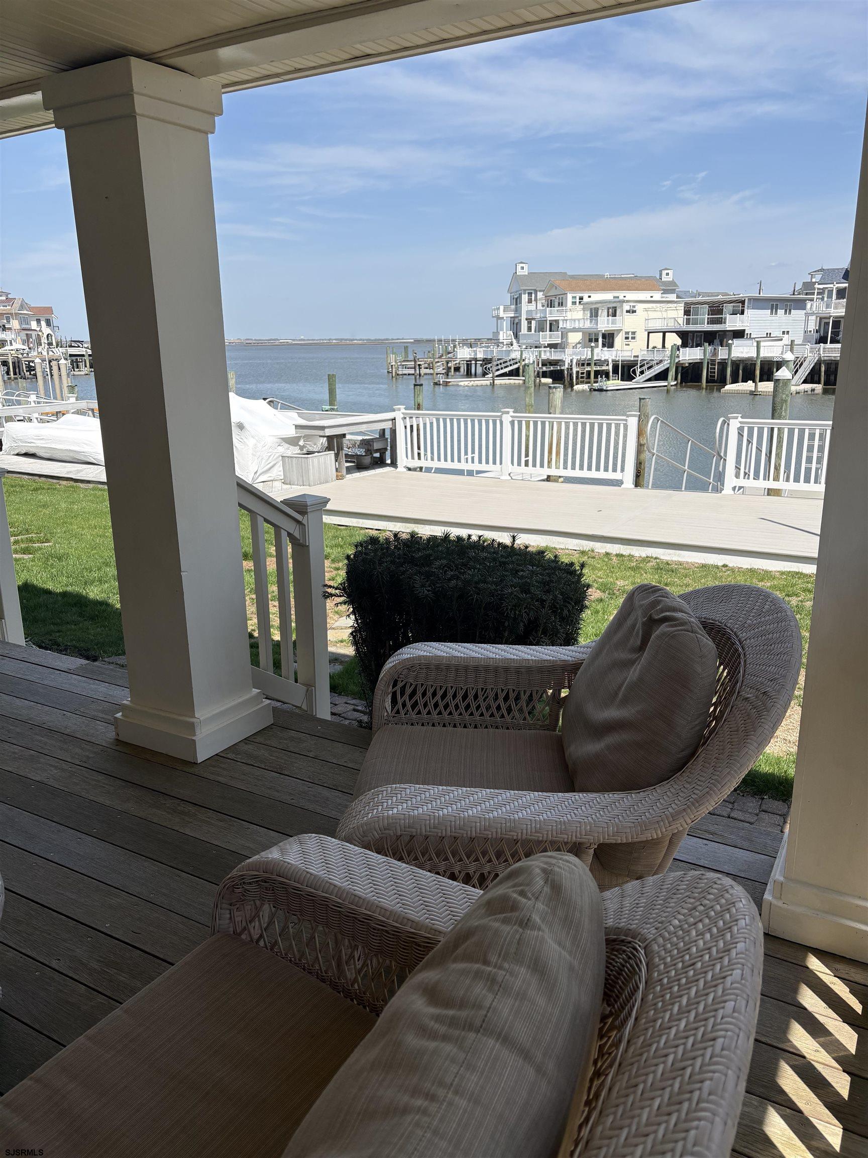 165 Bayshore Dr