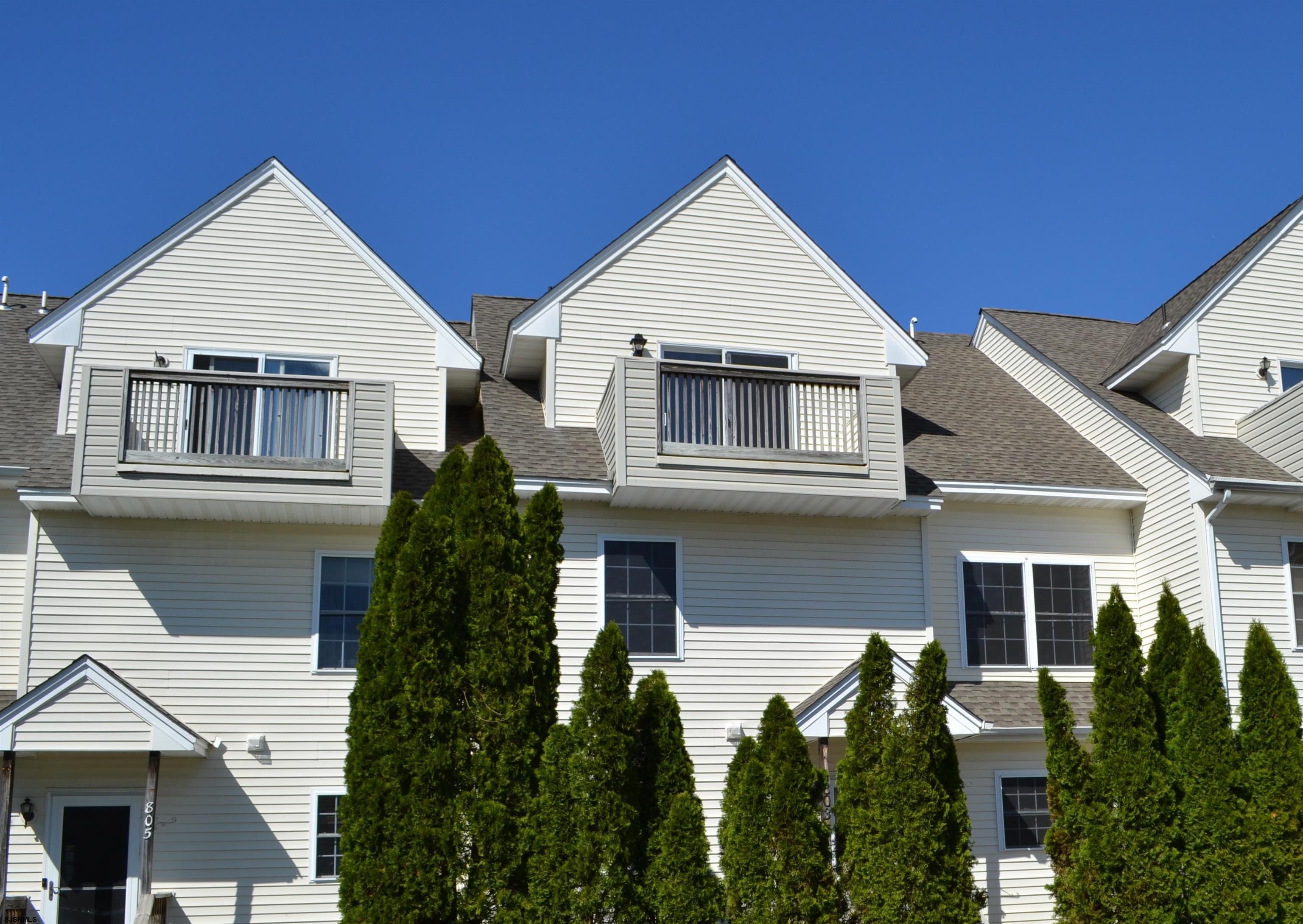 803 Jonathon Ct - Picture 1